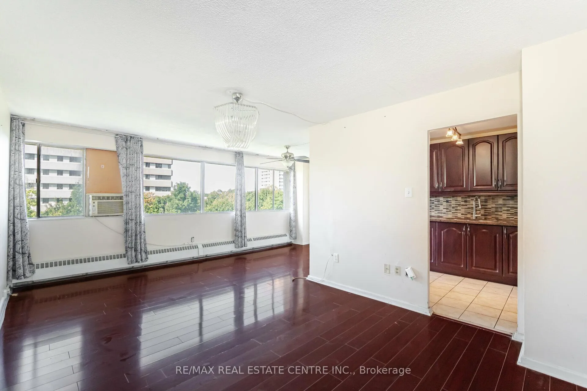 Photo 9 of Unit 607, 10 Sunny Glenway, Toronto, Flemingdon Park — HOMEH