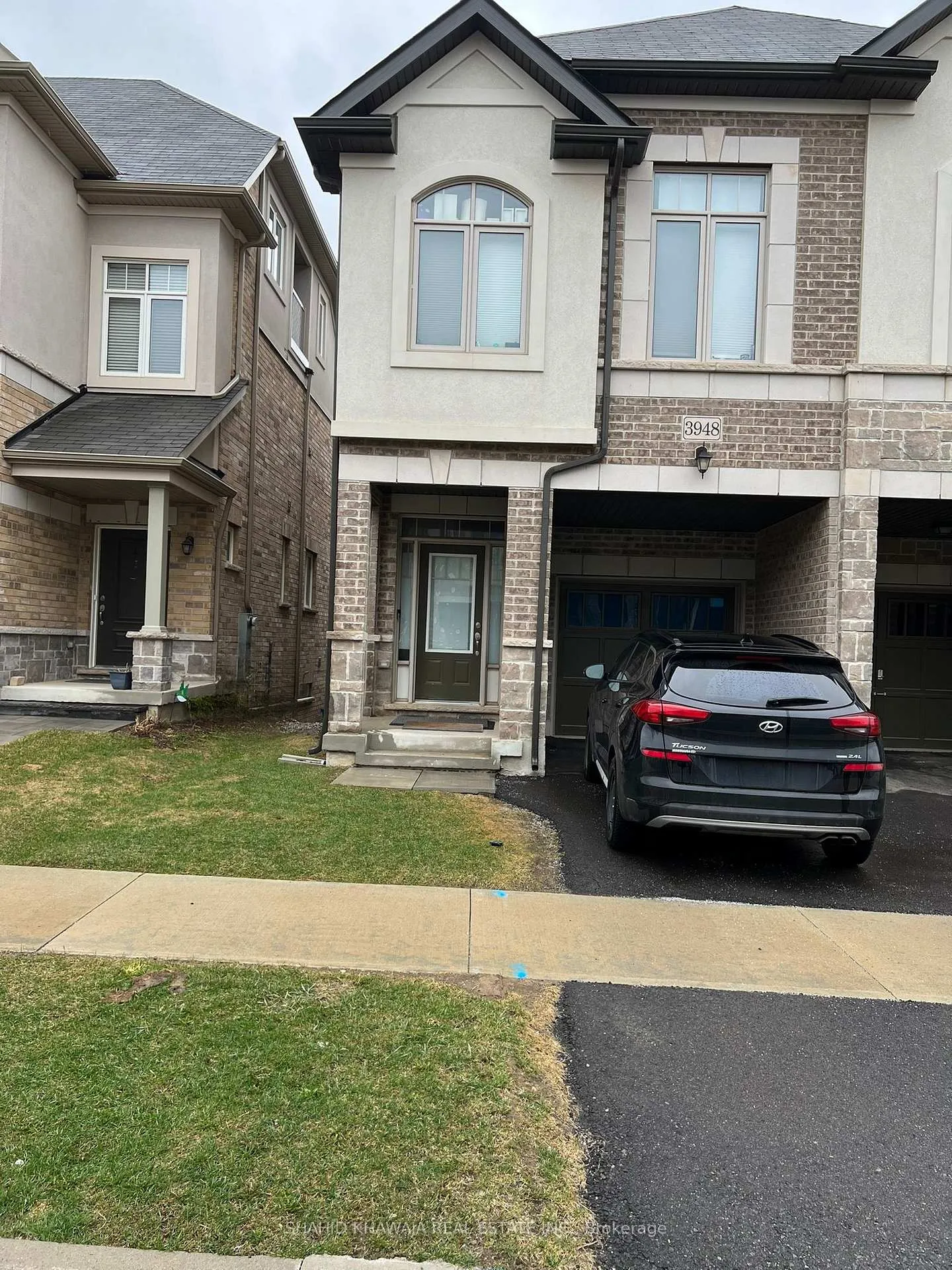 Photo 3 of 3948 Leonardo Street, Burlington, Alton — HOMEH