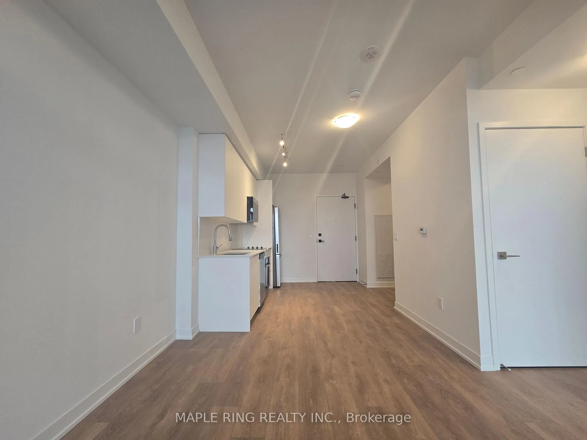 Photo 2 of Unit 2025, 498 Caldari Road, Vaughan, Concord — HOMEH