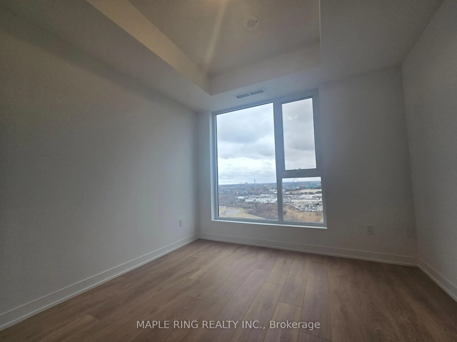 Photo 5 of Unit 2025, 498 Caldari Road, Vaughan, Concord — HOMEH