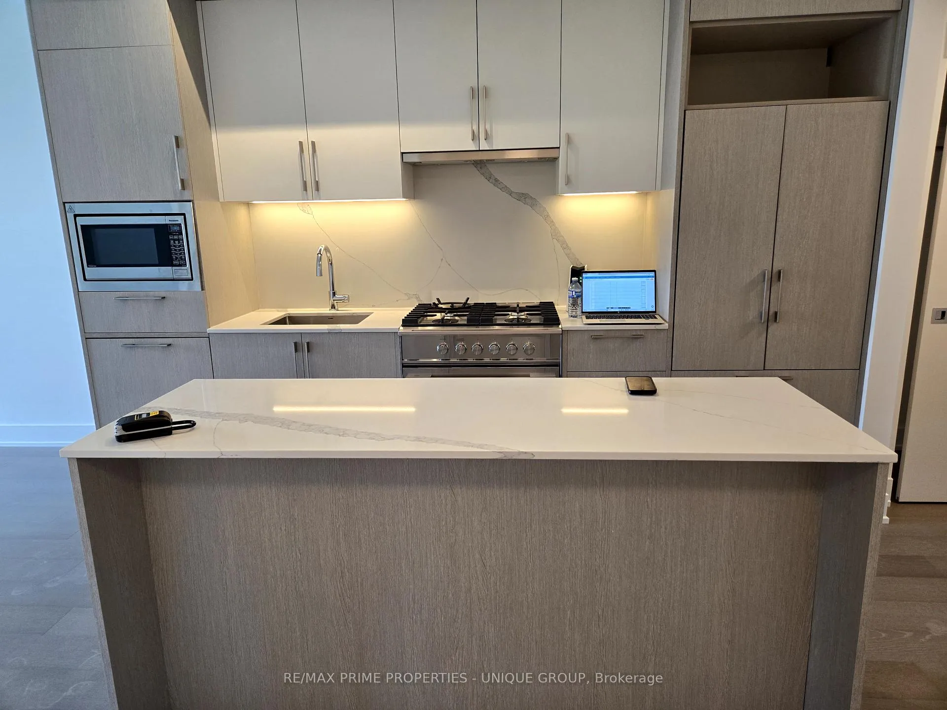 Photo 3 of Unit 806, 8 Manor Road W, Toronto, Yonge-Eglinton — HOMEH