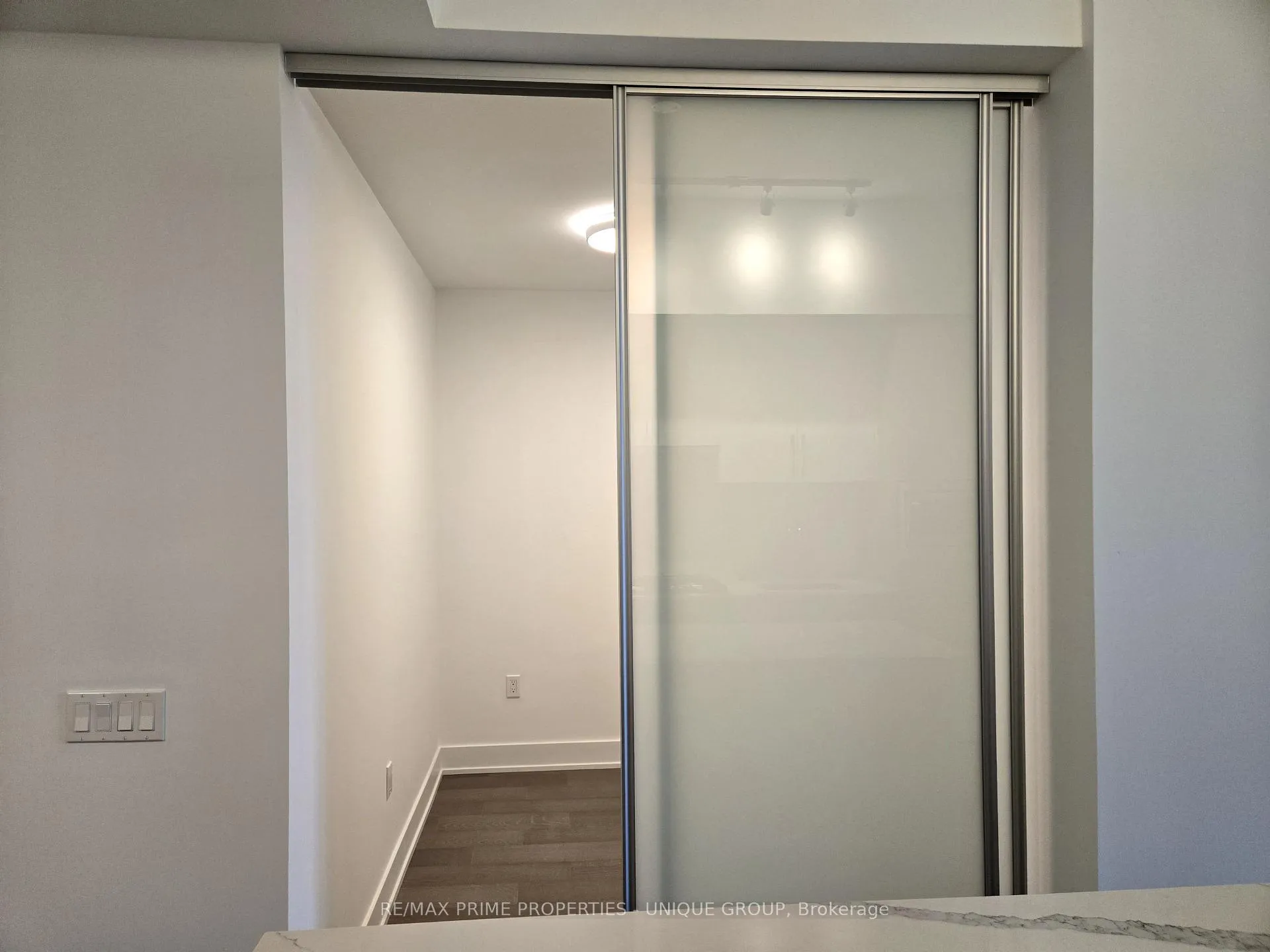Photo 4 of Unit 806, 8 Manor Road W, Toronto, Yonge-Eglinton — HOMEH