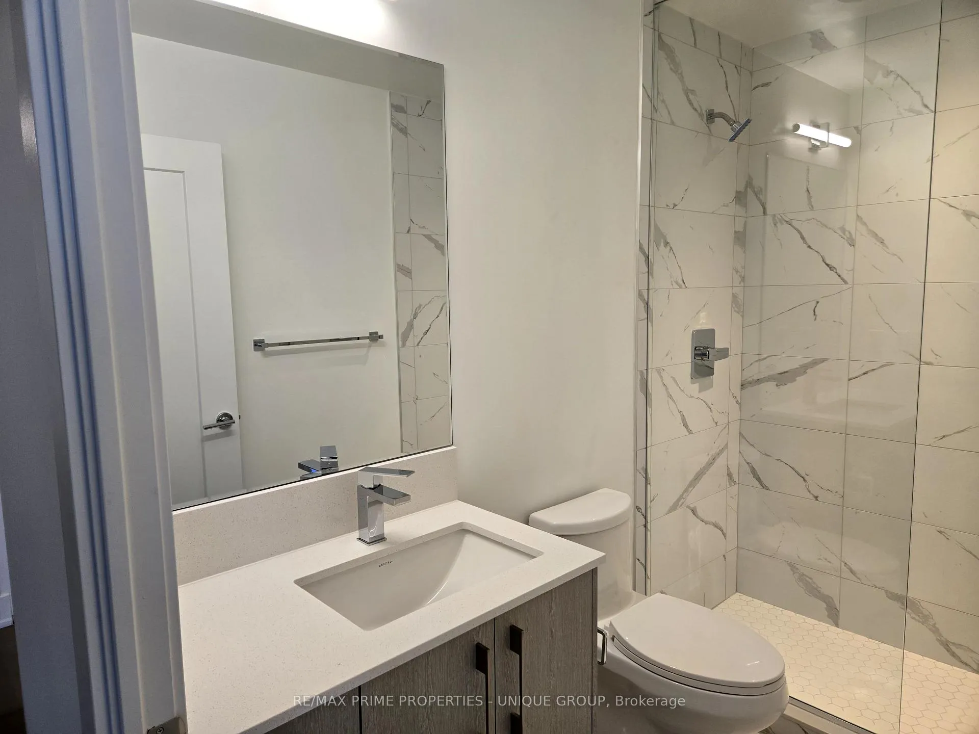 Photo 5 of Unit 806, 8 Manor Road W, Toronto, Yonge-Eglinton — HOMEH