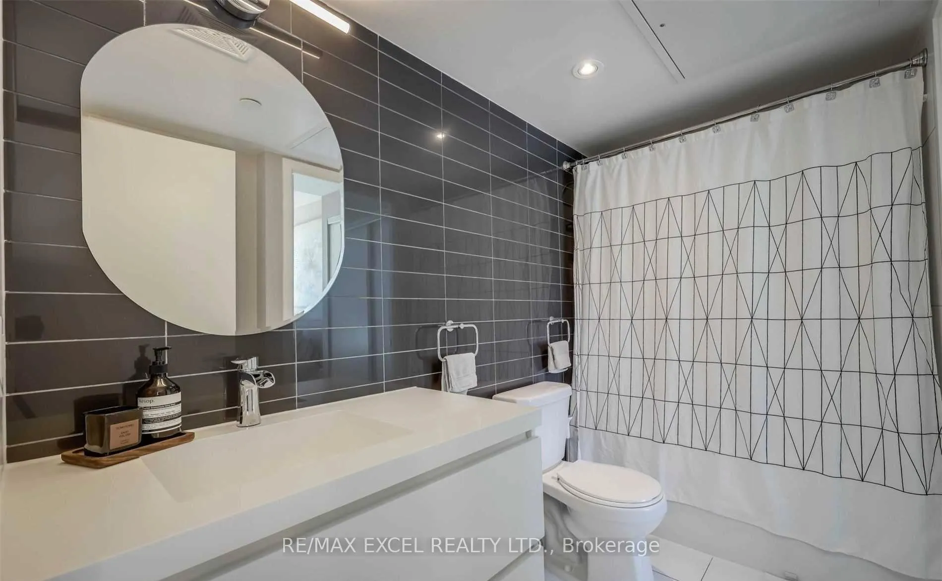 Photo 4 of Unit 611, 75 Queens Wharf Road, Toronto, Waterfront Communities — HOMEH