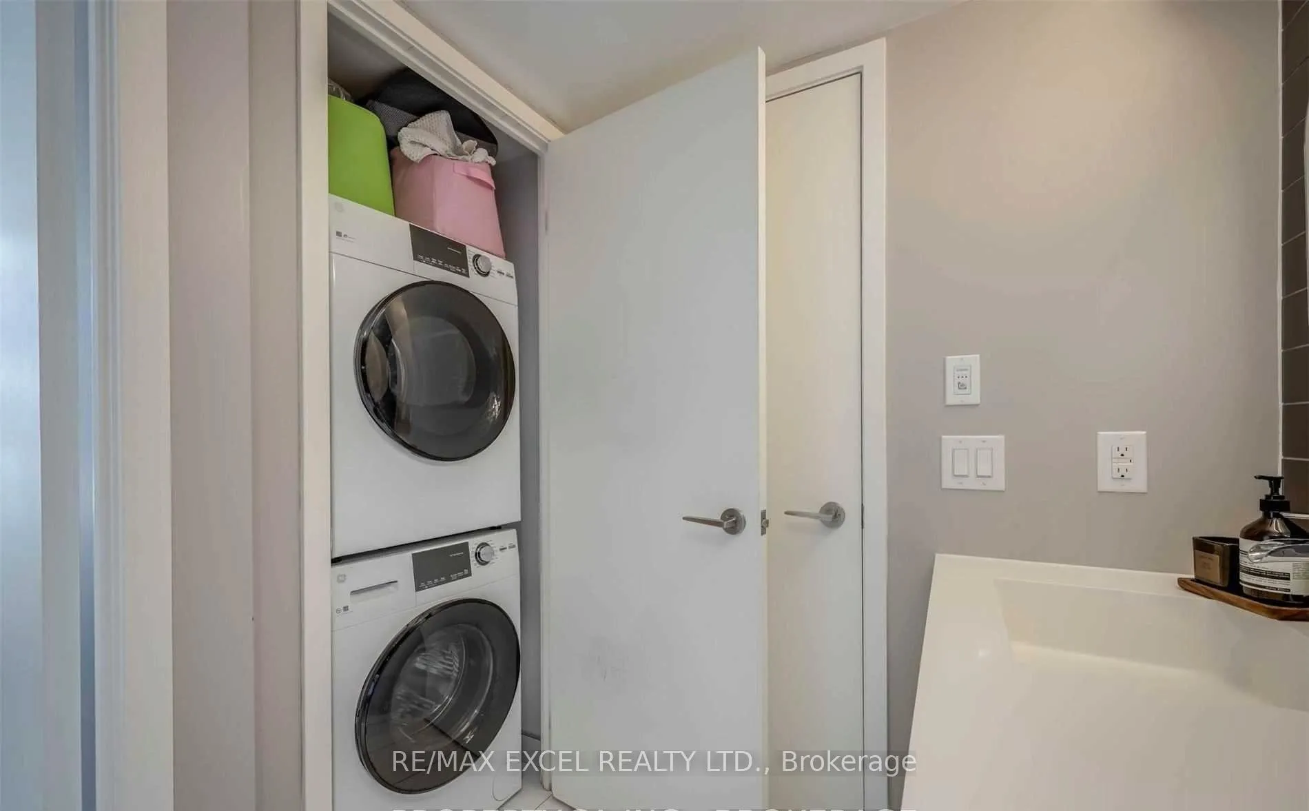 Photo 7 of Unit 611, 75 Queens Wharf Road, Toronto, Waterfront Communities — HOMEH
