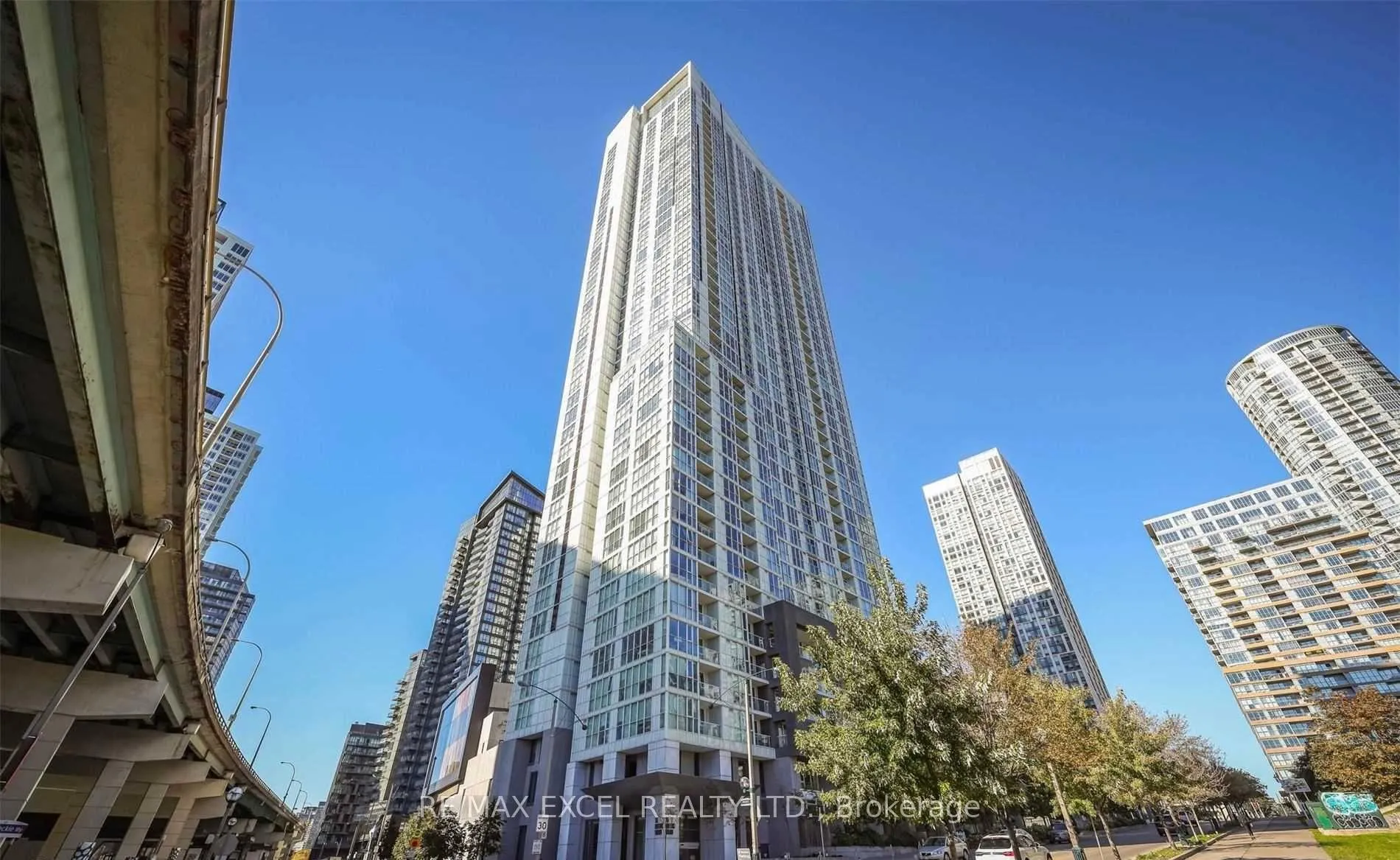 Photo 10 of Unit 611, 75 Queens Wharf Road, Toronto, Waterfront Communities — HOMEH