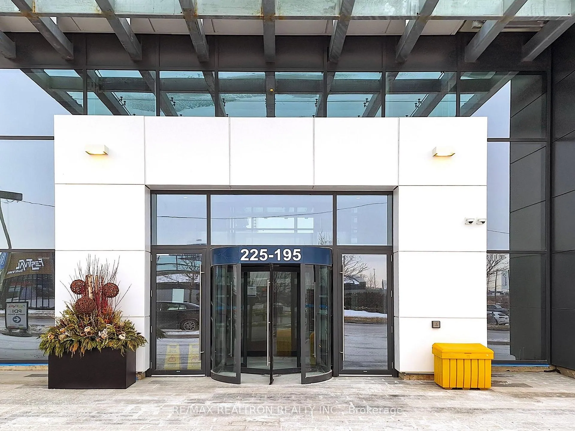 Photo 4 of Unit 1606, 195 Commerce Street, Vaughan, Vaughan Corporate Centre — HOMEH