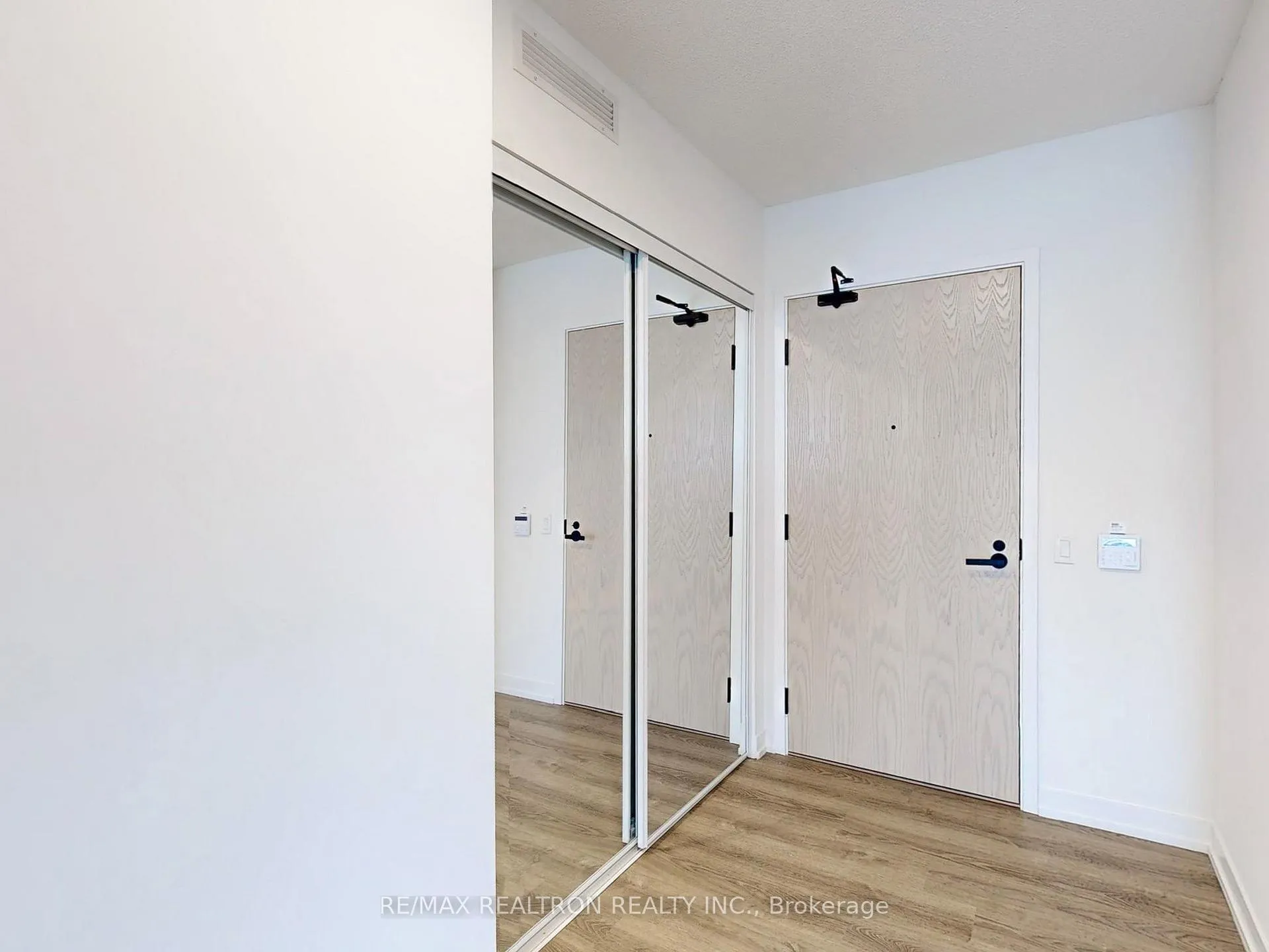 Photo 9 of Unit 1606, 195 Commerce Street, Vaughan, Vaughan Corporate Centre — HOMEH