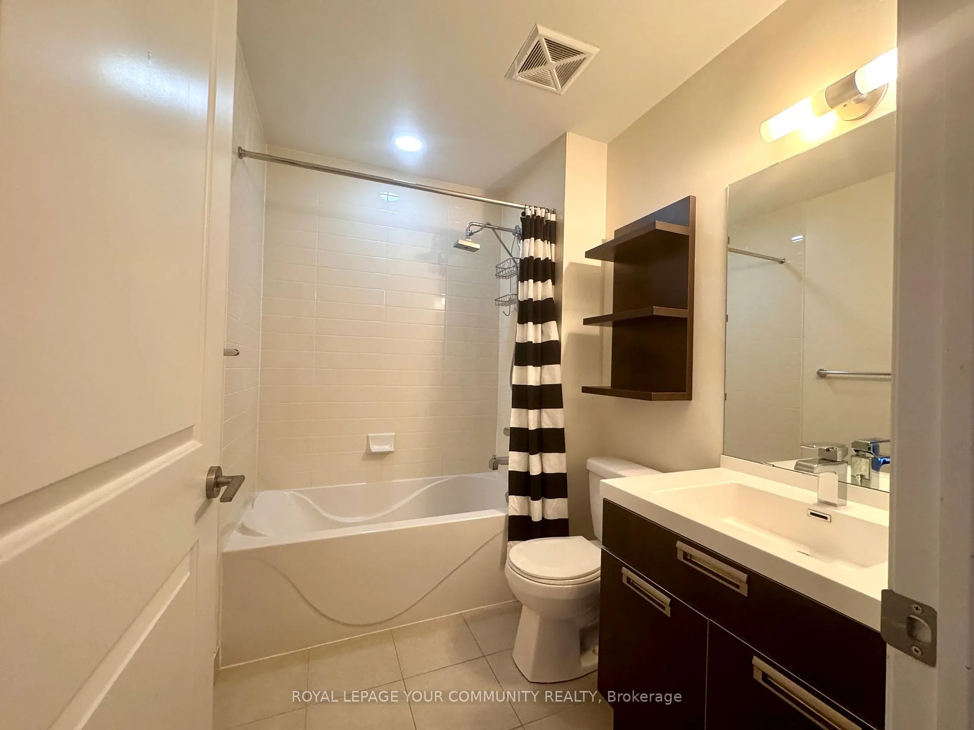 Photo 14 of Unit 3902, 28 Ted Rogers Way, Toronto, Church-Yonge Corridor — HOMEH