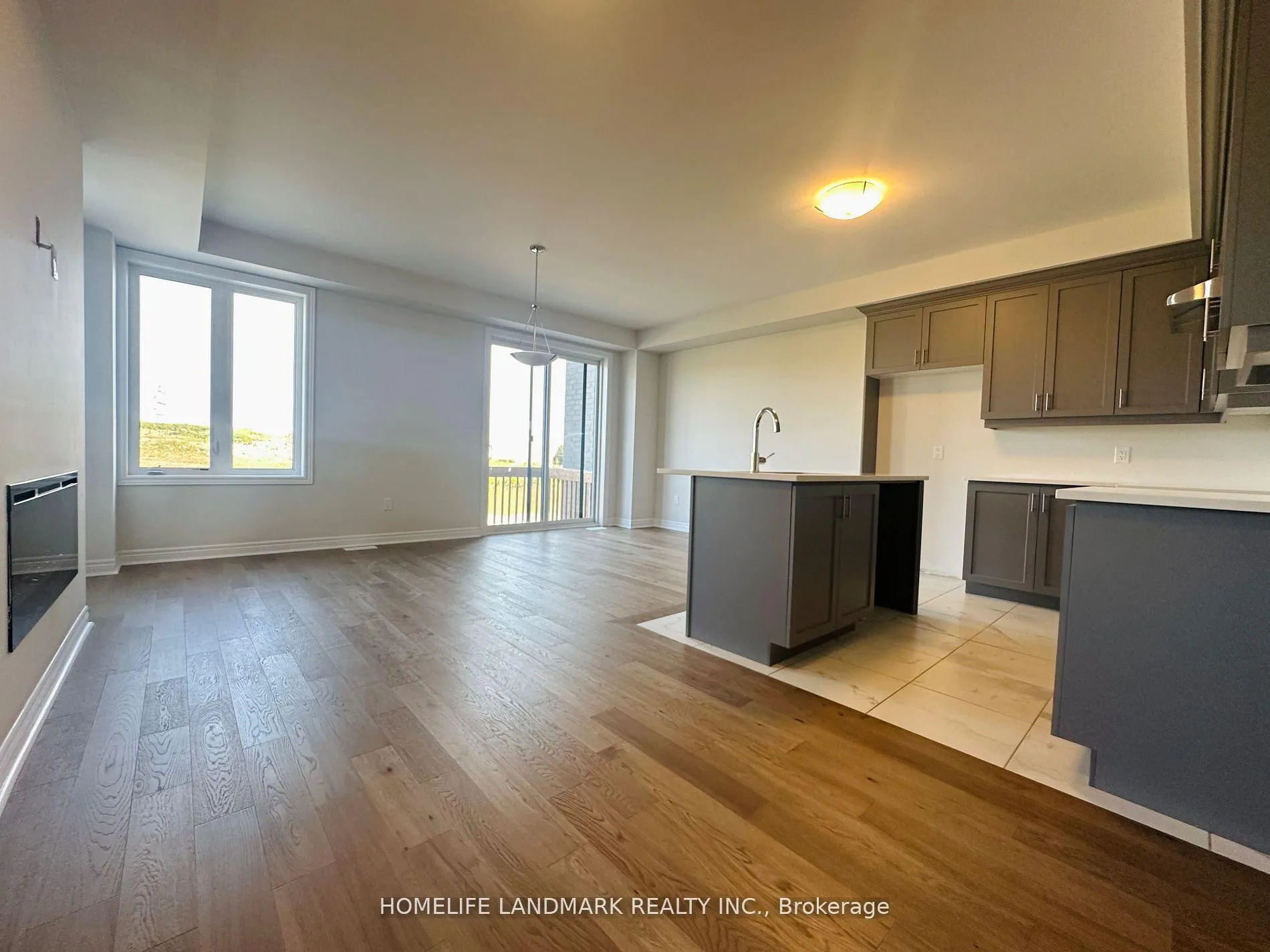 Photo 3 of 146 Mumbai Drive, Markham, Middlefield — HOMEH