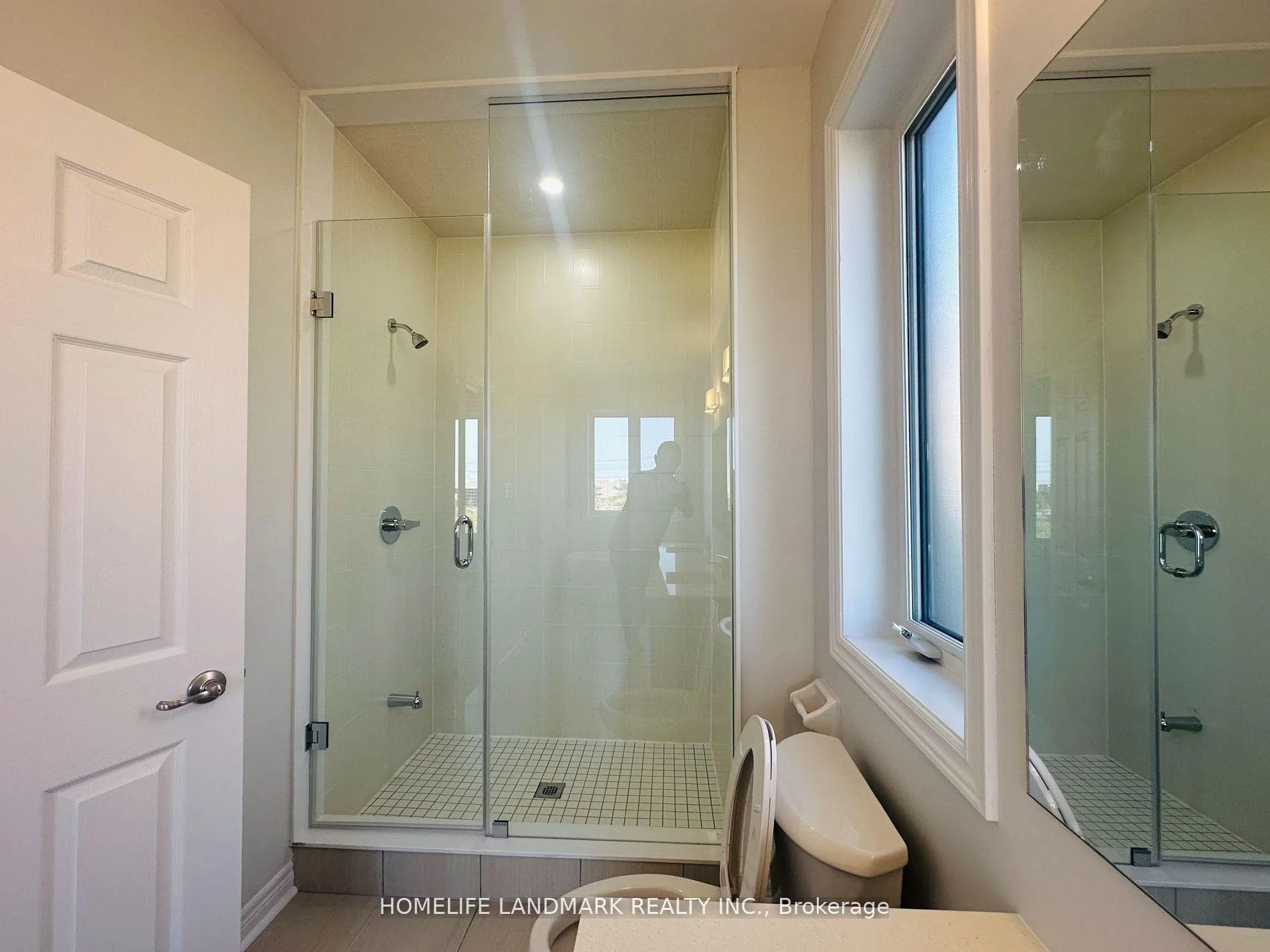 Photo 8 of 146 Mumbai Drive, Markham, Middlefield — HOMEH