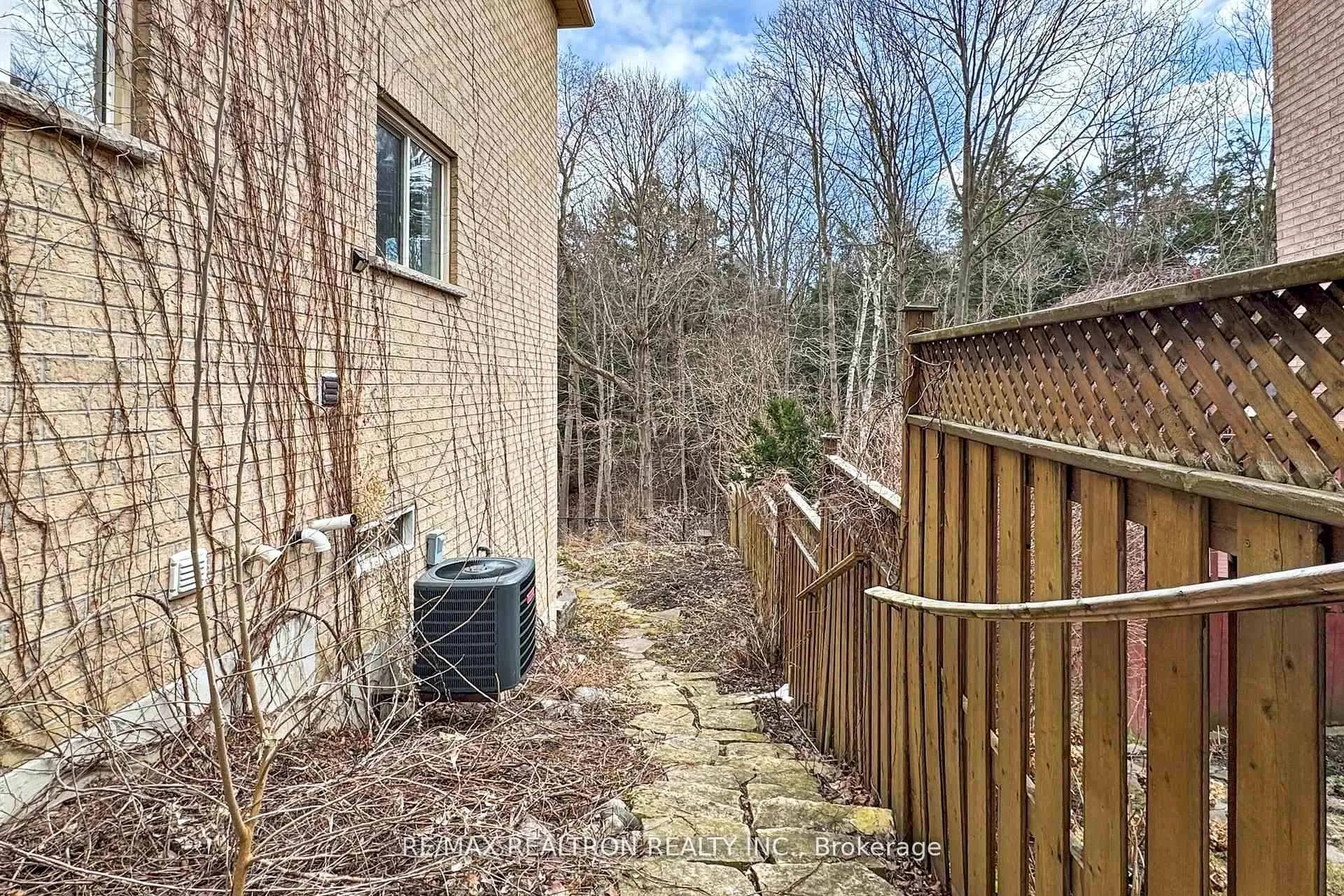 Photo 17 of Unit Bsmnt, 1143 Gossamer Drive, Pickering, Liverpool — HOMEH