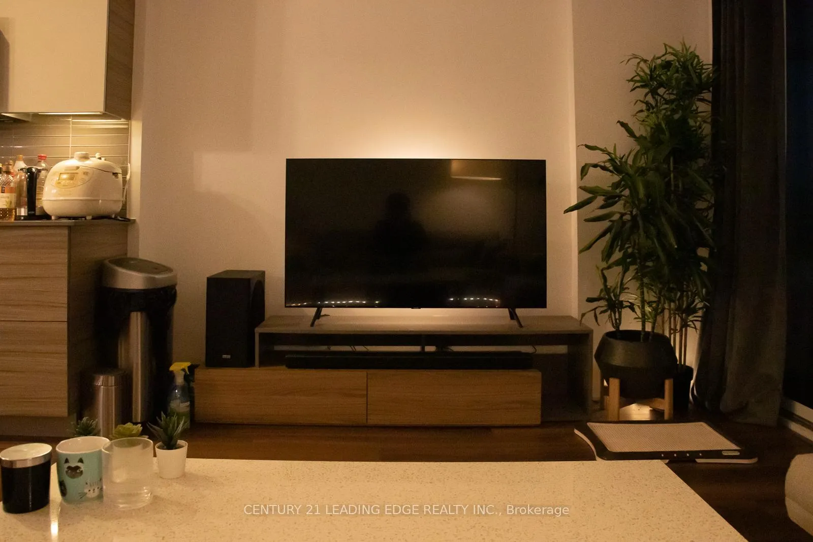 Photo 5 of Unit 1605, 210 Simcoe Street, Toronto, Kensington-Chinatown — HOMEH