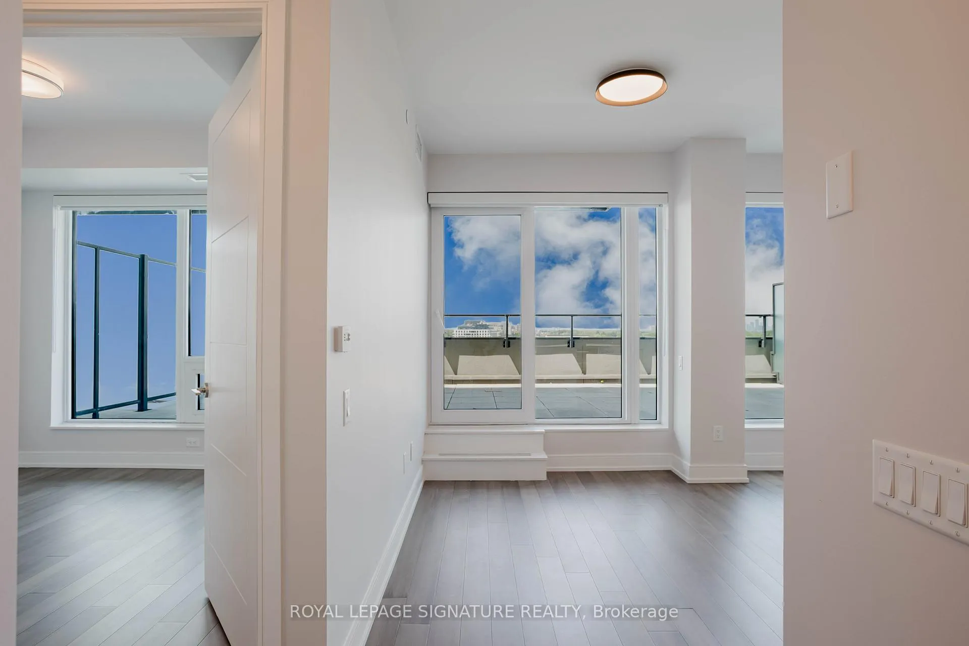 Photo 3 of Unit 908, 2525 Bathurst Street, Toronto, Forest Hill North — HOMEH