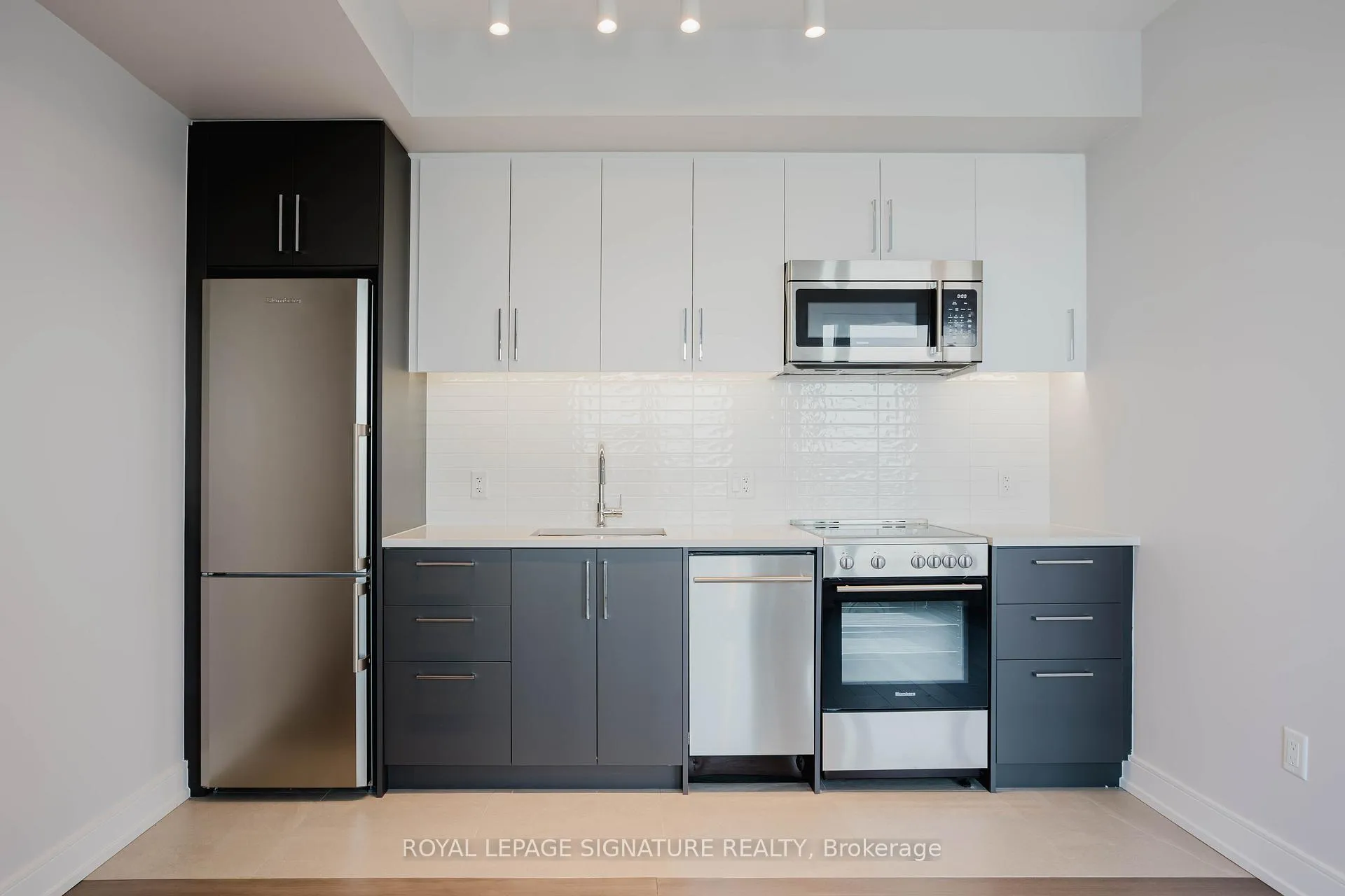Photo 7 of Unit 908, 2525 Bathurst Street, Toronto, Forest Hill North — HOMEH