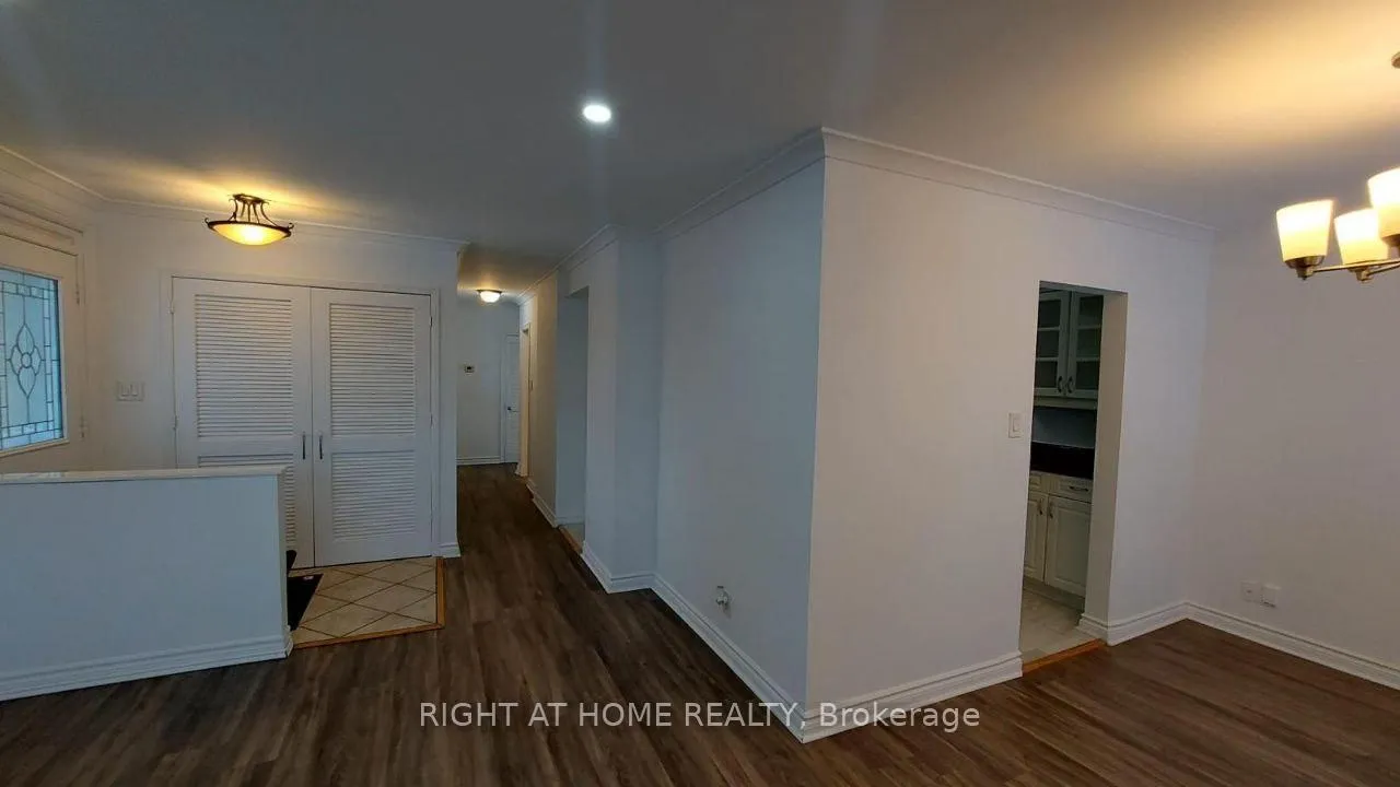 Photo 4 of Unit Main, 38 Stoddart Drive, Aurora, Aurora Highlands — HOMEH