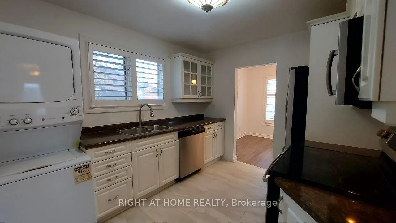Photo 5 of Unit Main, 38 Stoddart Drive, Aurora, Aurora Highlands — HOMEH