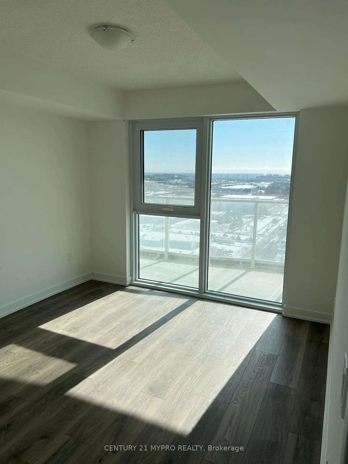 Photo 2 of Unit 2006, 1010 Sandy Beach Road, Pickering, Bay Ridges — HOMEH
