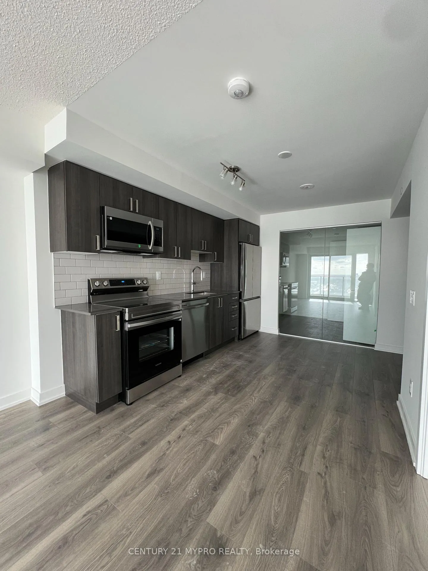 Photo 4 of Unit 2006, 1010 Sandy Beach Road, Pickering, Bay Ridges — HOMEH