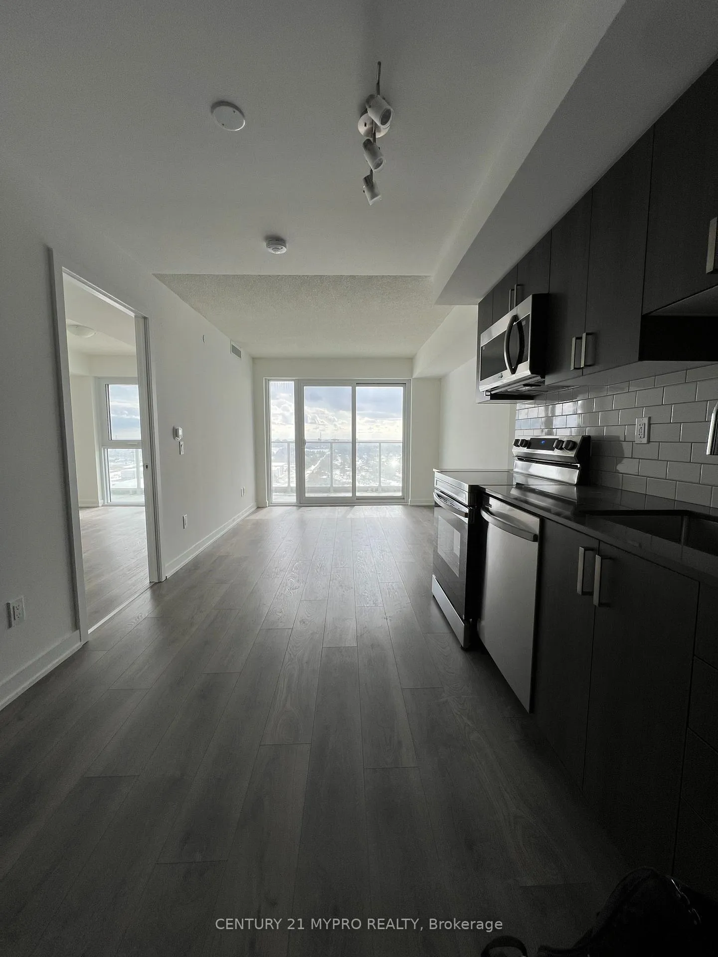 Photo 7 of Unit 2006, 1010 Sandy Beach Road, Pickering, Bay Ridges — HOMEH