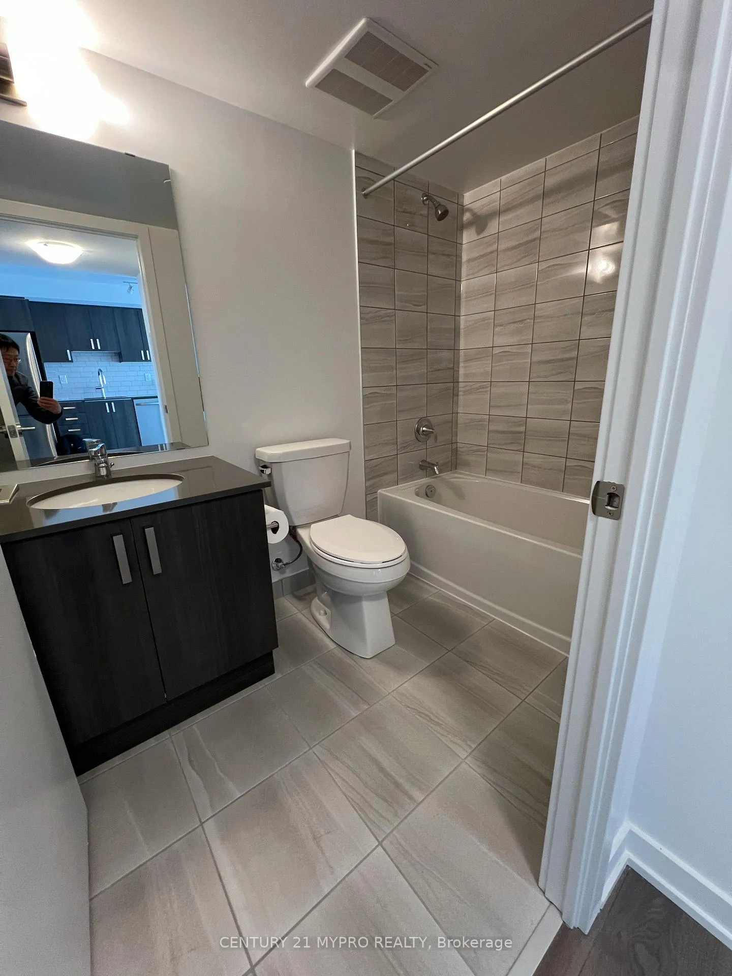Photo 9 of Unit 2006, 1010 Sandy Beach Road, Pickering, Bay Ridges — HOMEH
