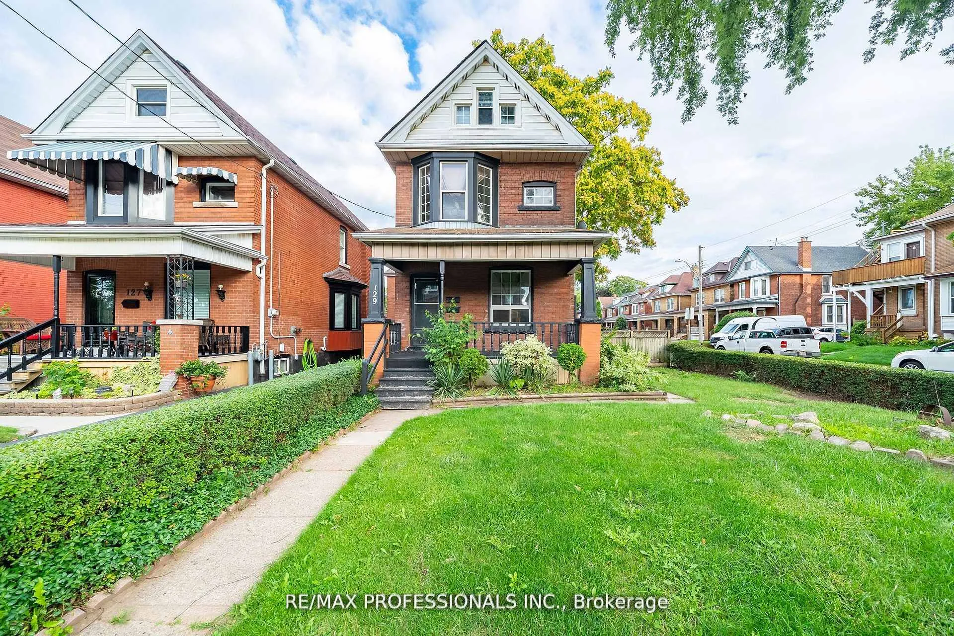 Front of Unit MAIN, LOWER, 129 Balsam Avenue N