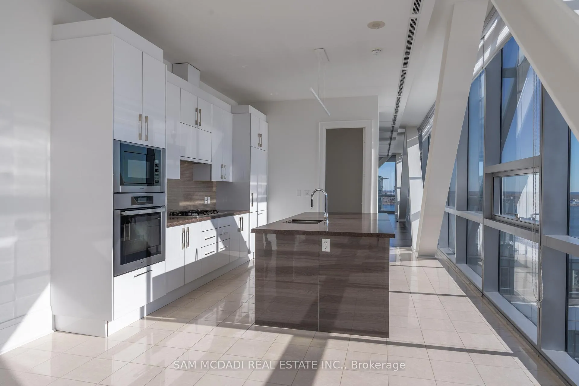 Photo 7 of Unit PH1404, 29 Queens Quay E, Toronto, Waterfront Communities — HOMEH