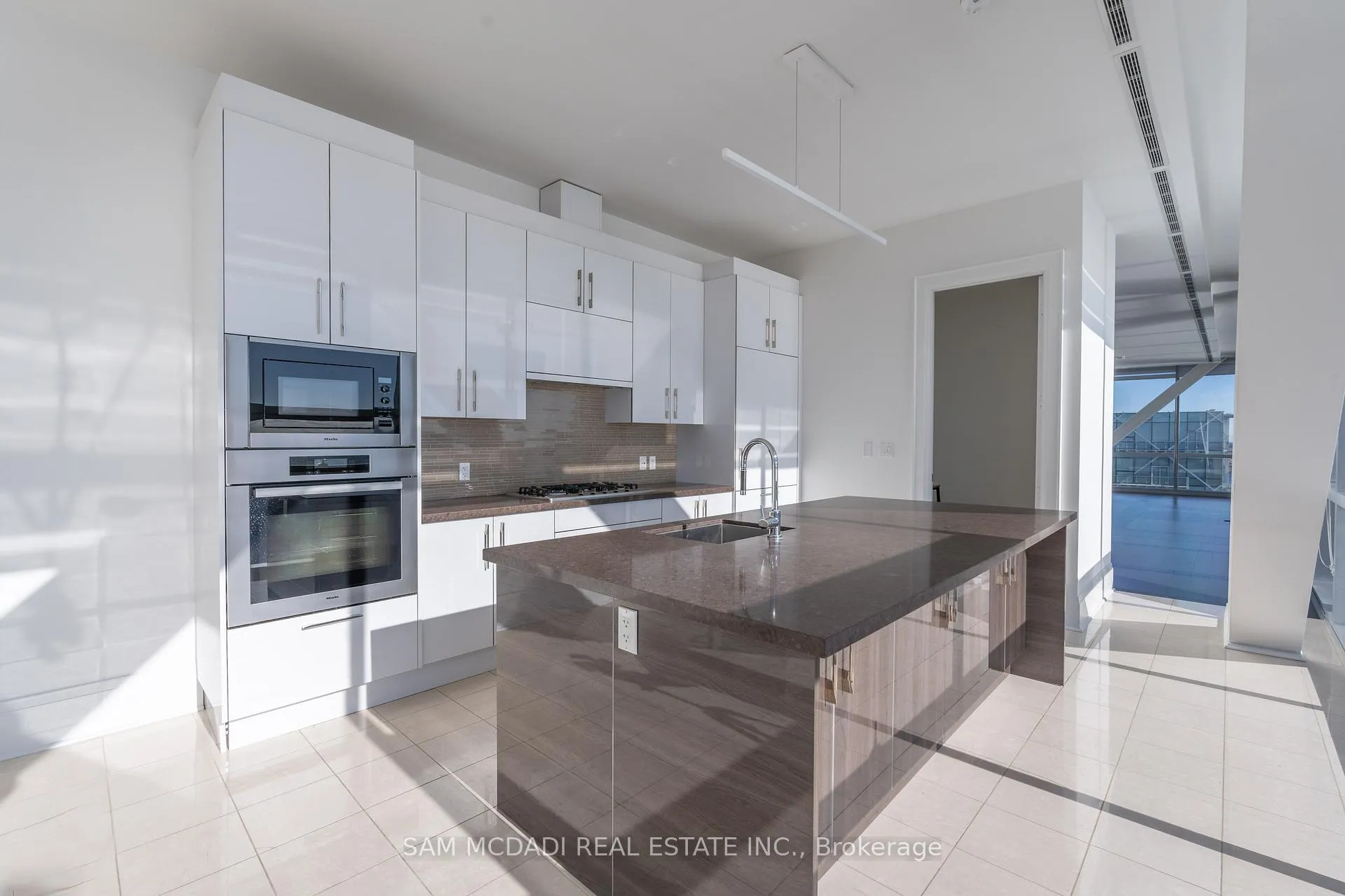 Photo 8 of Unit PH1404, 29 Queens Quay E, Toronto, Waterfront Communities — HOMEH