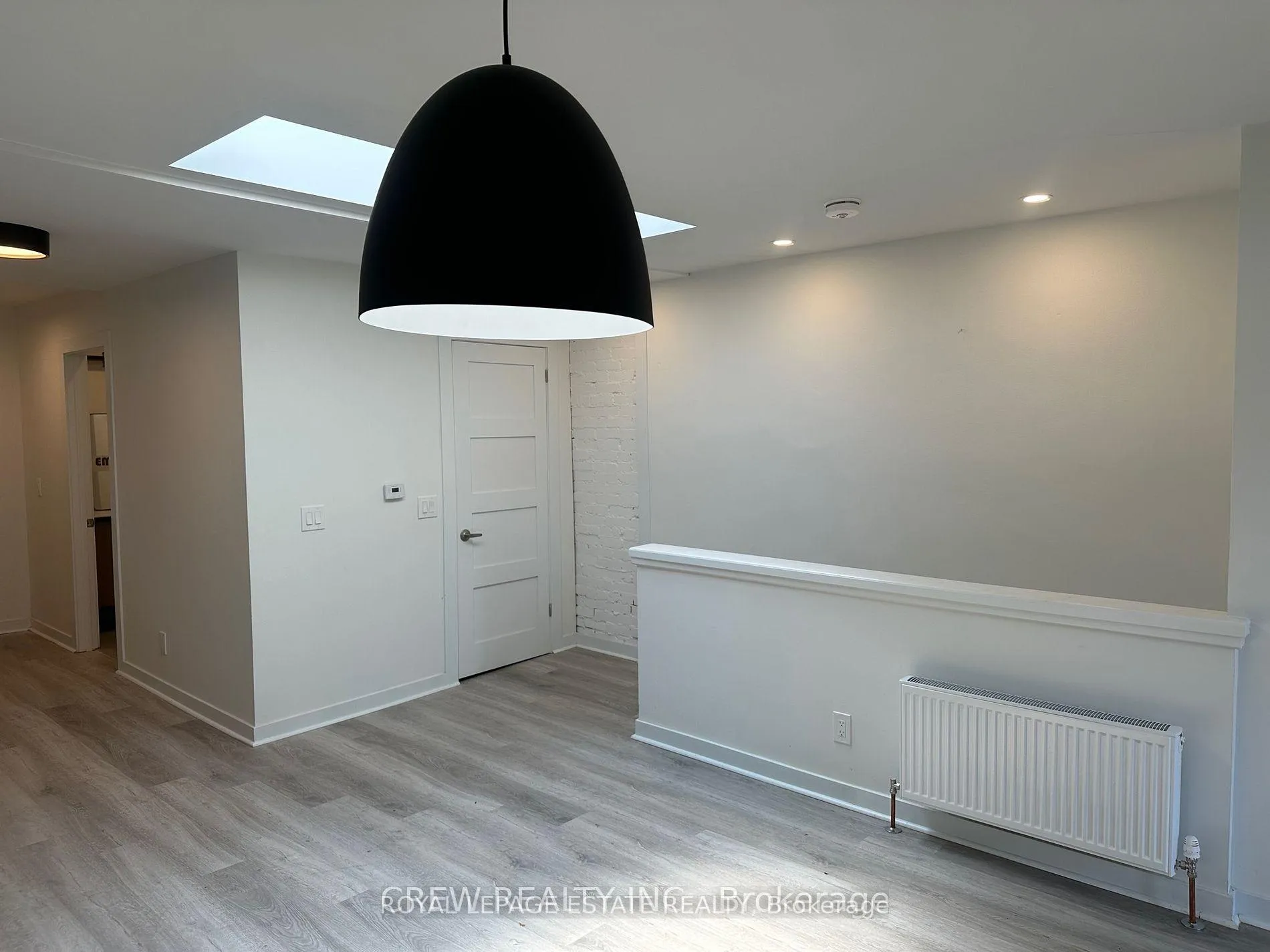 Photo 4 of Unit B, 1007 Kingston Road, Toronto, The Beaches — HOMEH