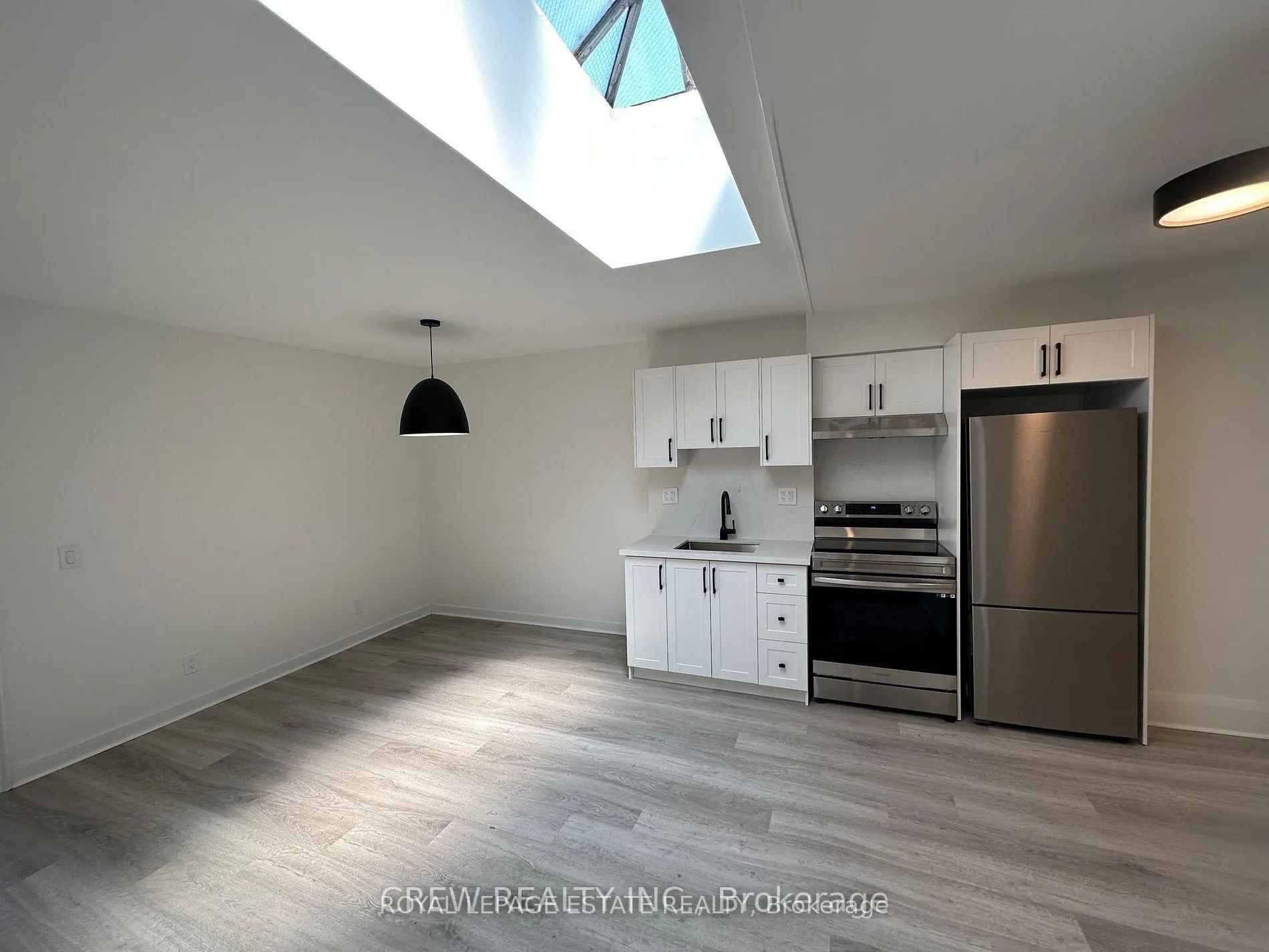 Photo 6 of Unit B, 1007 Kingston Road, Toronto, The Beaches — HOMEH