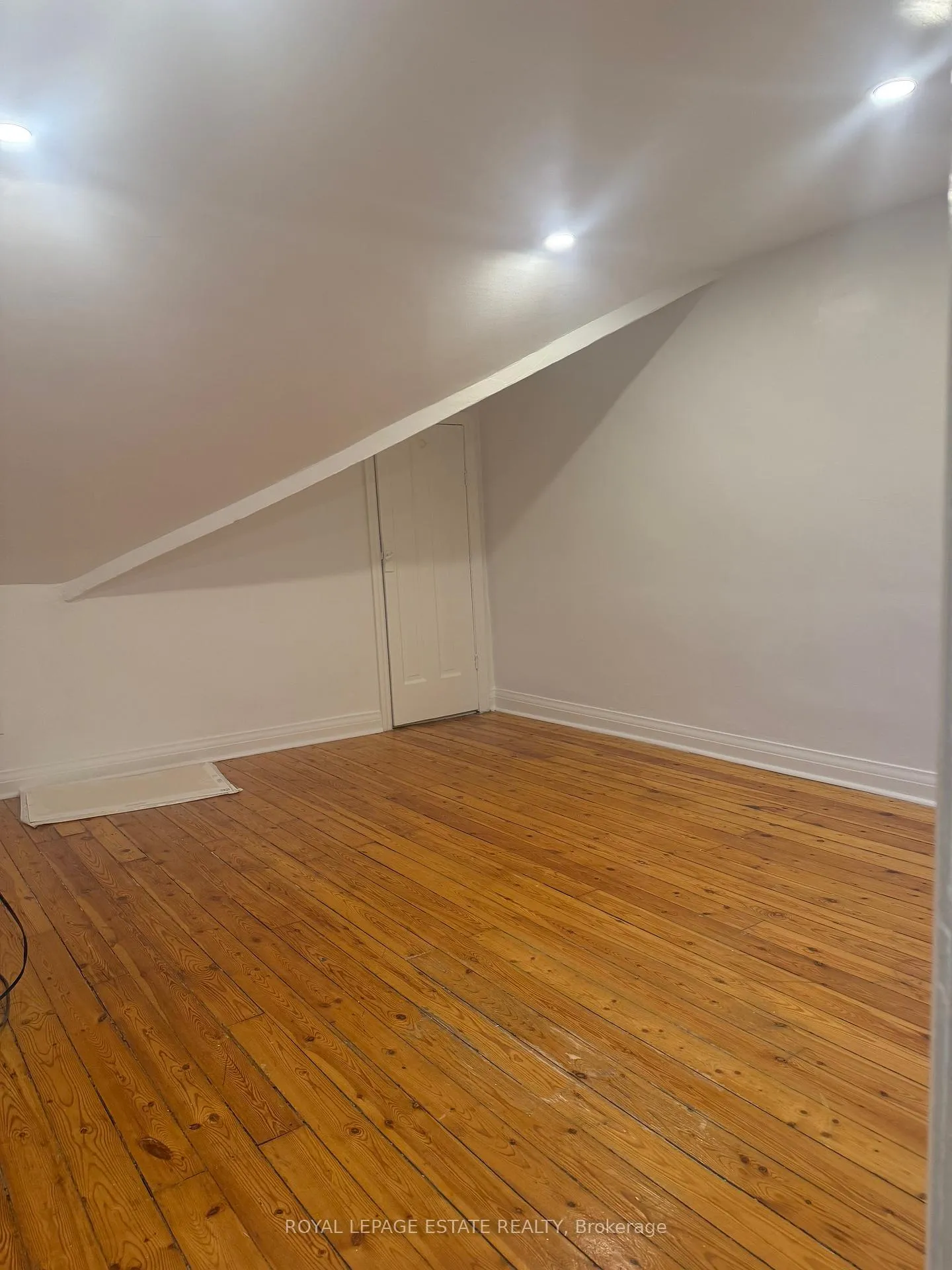 Photo 12 of Unit B, 1007 Kingston Road, Toronto, The Beaches — HOMEH