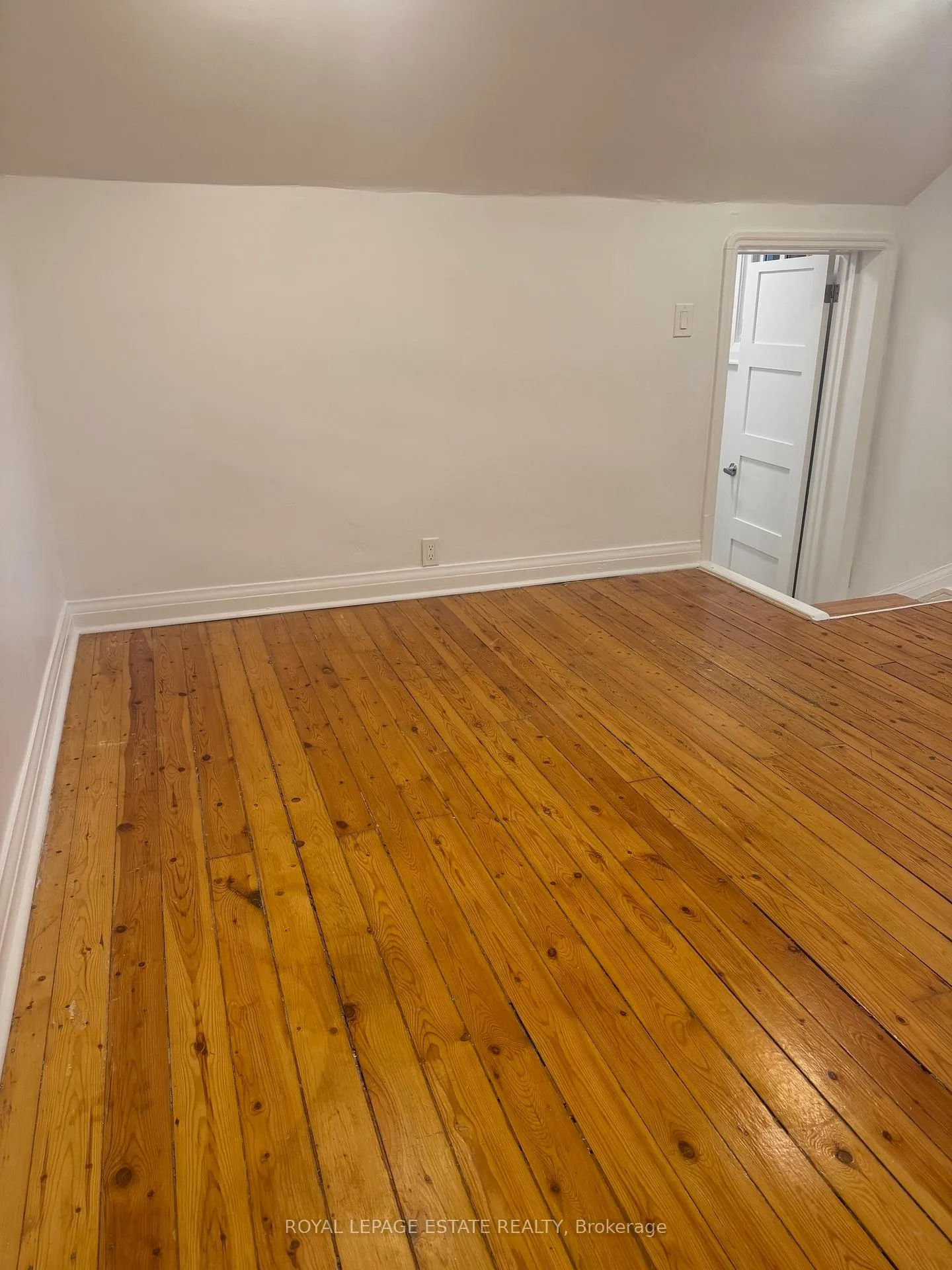 Photo 14 of Unit B, 1007 Kingston Road, Toronto, The Beaches — HOMEH