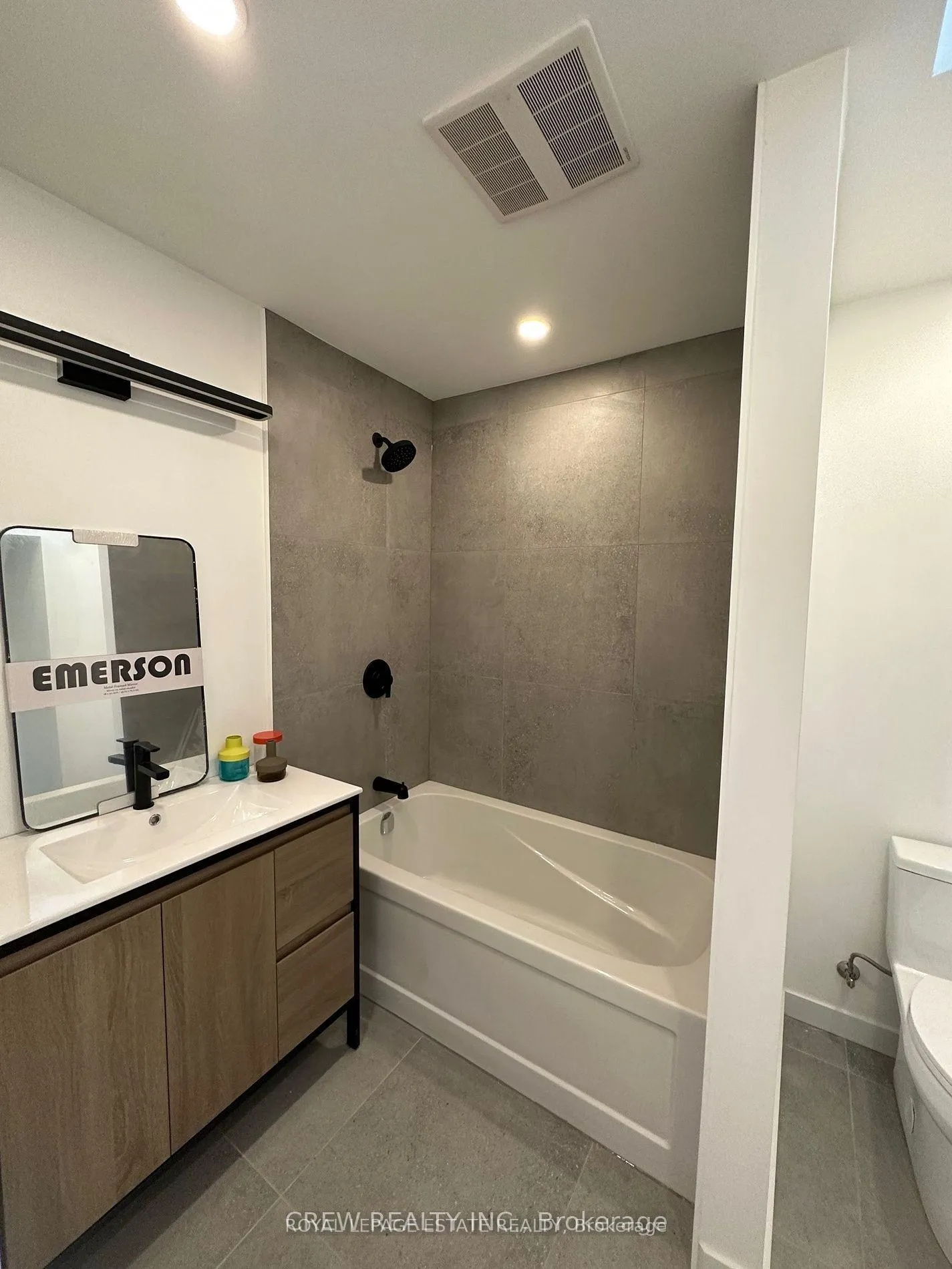 Photo 17 of Unit B, 1007 Kingston Road, Toronto, The Beaches — HOMEH