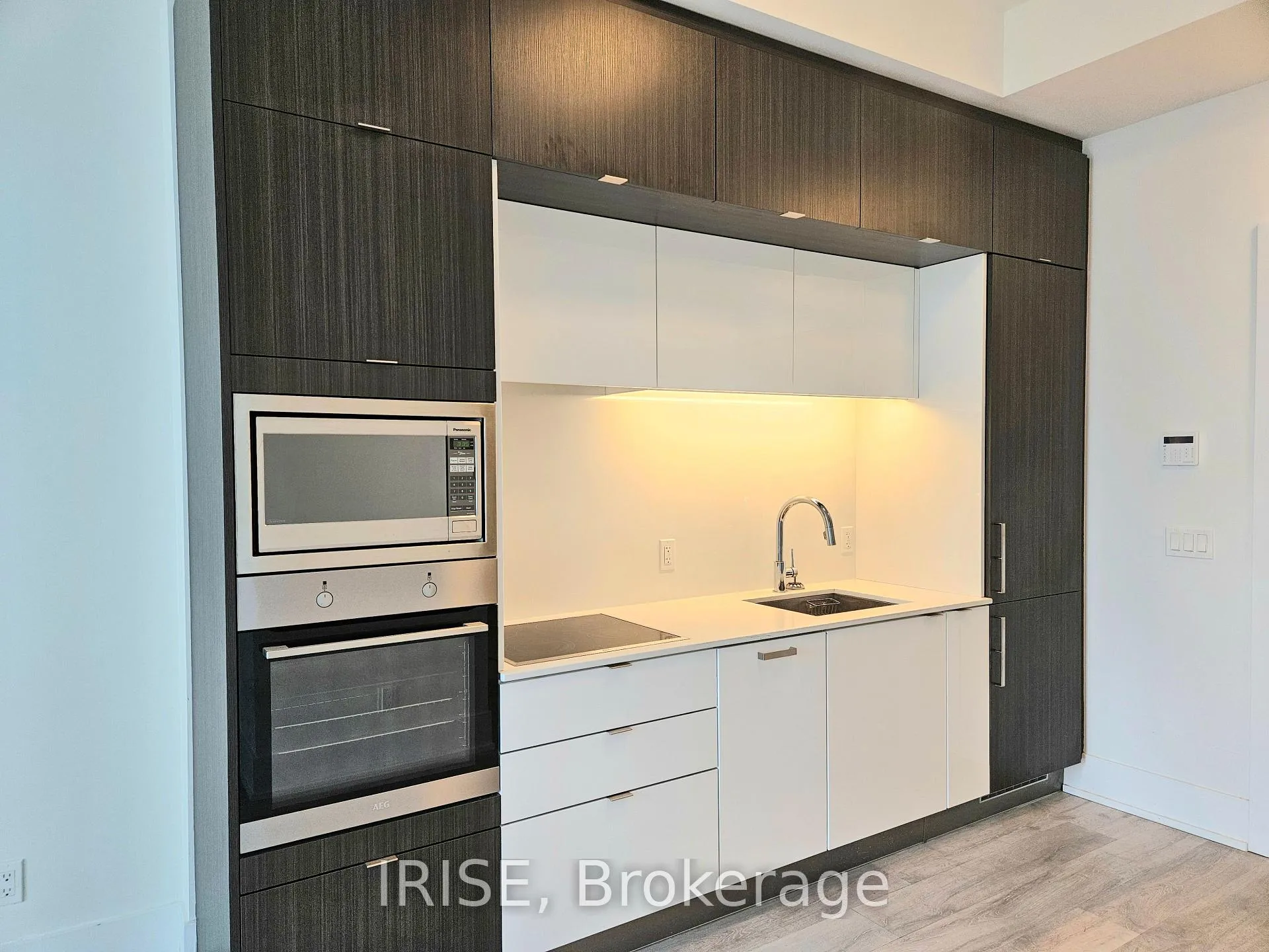 Photo 5 of Unit Ph27, 1 Edgewater Drive, Toronto, Waterfront Communities — HOMEH