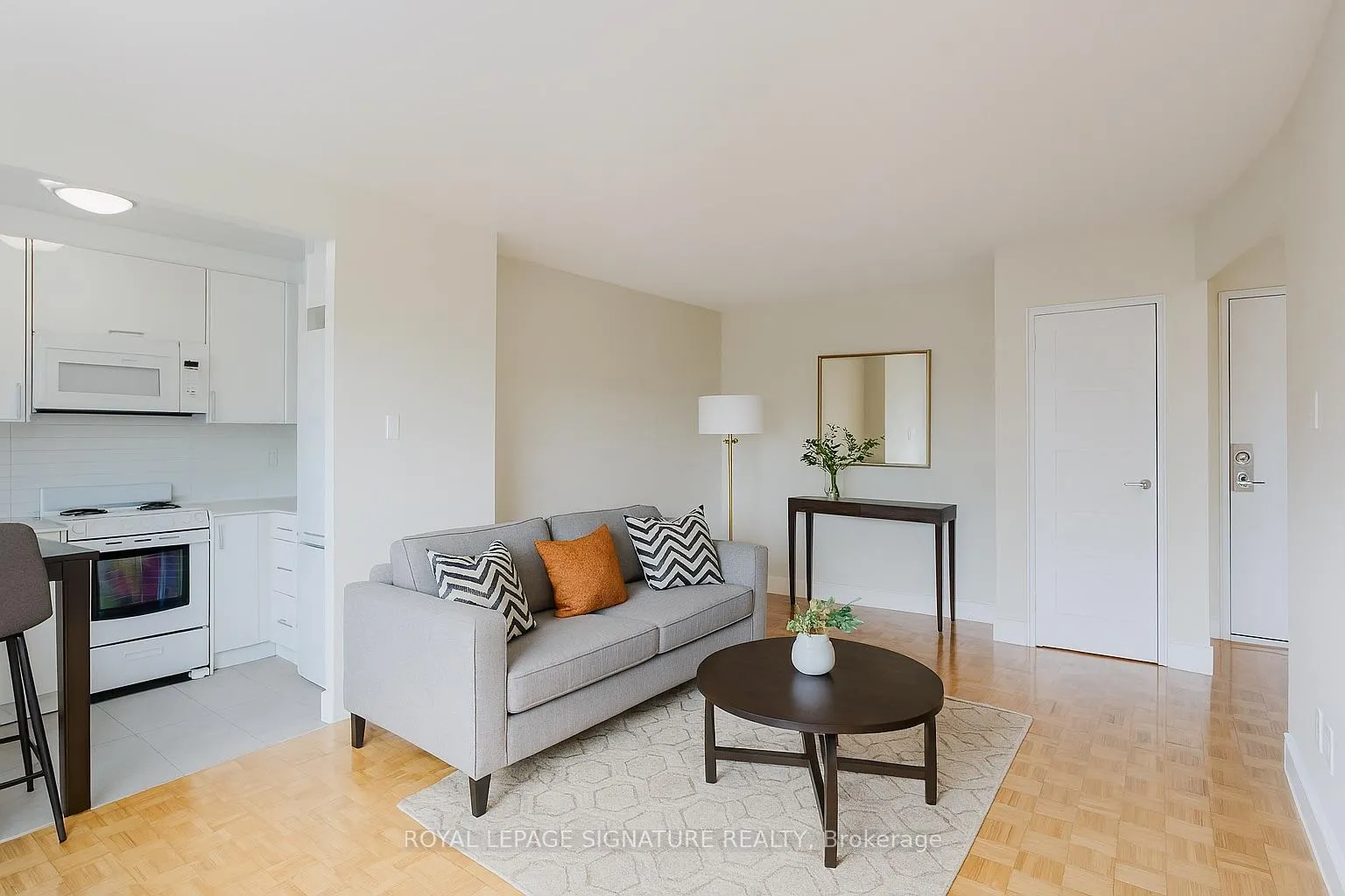 Front of Unit 405, 1291 Bayview Avenue