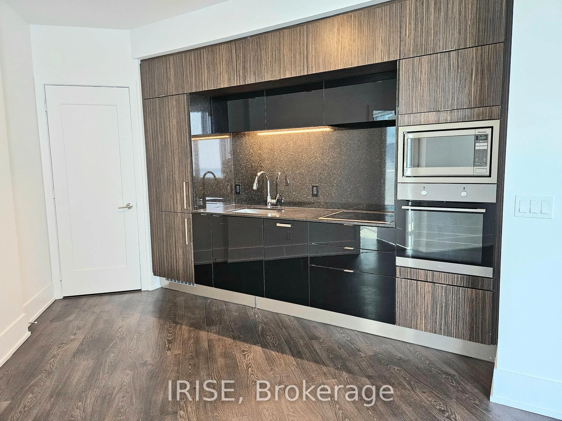Photo 5 of Unit Ph13, 1 Edgewater Drive, Toronto, Waterfront Communities — HOMEH
