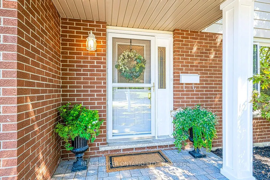 Photo 2 of Unit UPPER, 60 Sandsprings Crescent, Kitchener — HOMEH
