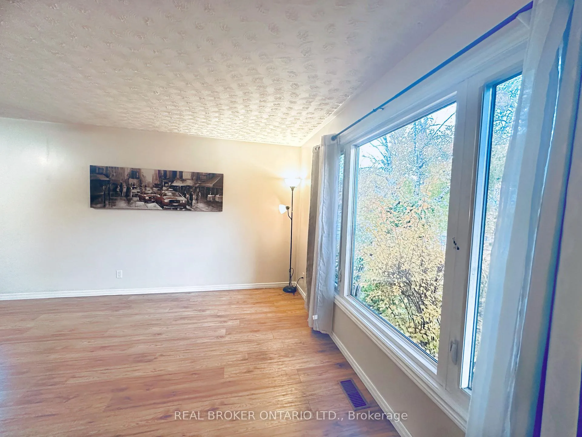 Photo 5 of Unit UPPER, 60 Sandsprings Crescent, Kitchener — HOMEH