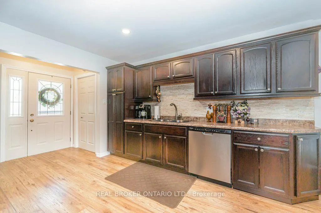 Photo 8 of Unit UPPER, 60 Sandsprings Crescent, Kitchener — HOMEH