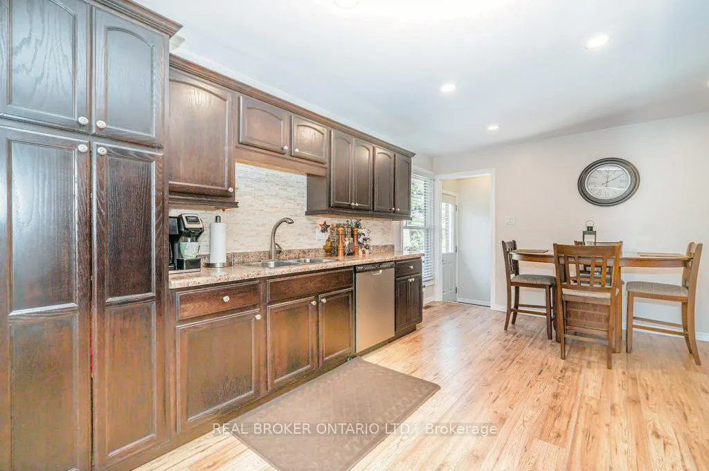 Photo 9 of Unit UPPER, 60 Sandsprings Crescent, Kitchener — HOMEH