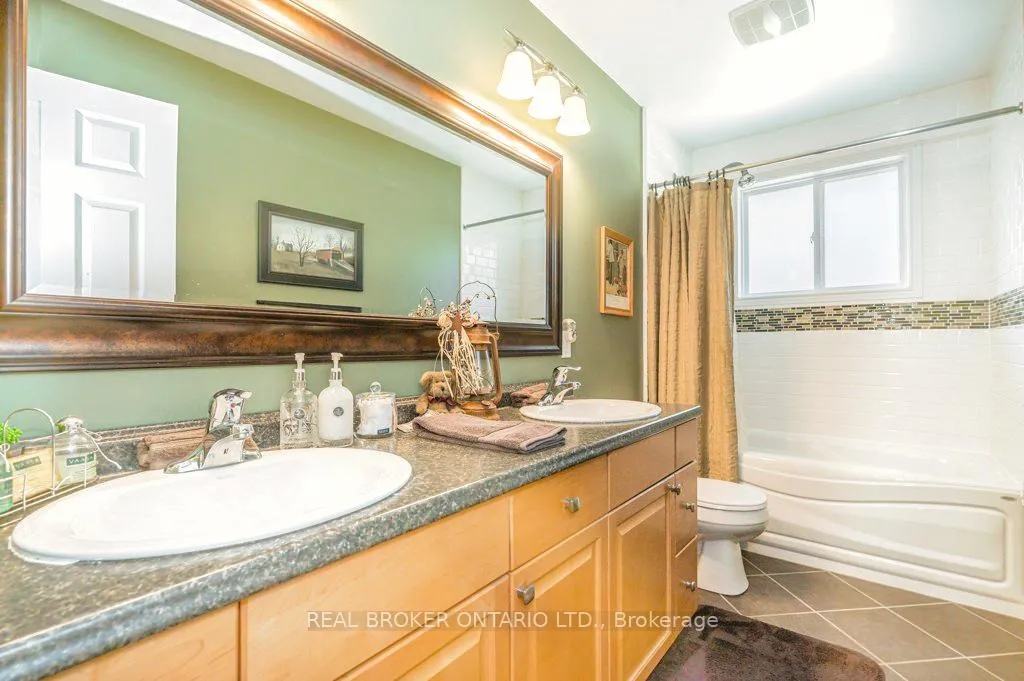 Photo 11 of Unit UPPER, 60 Sandsprings Crescent, Kitchener — HOMEH