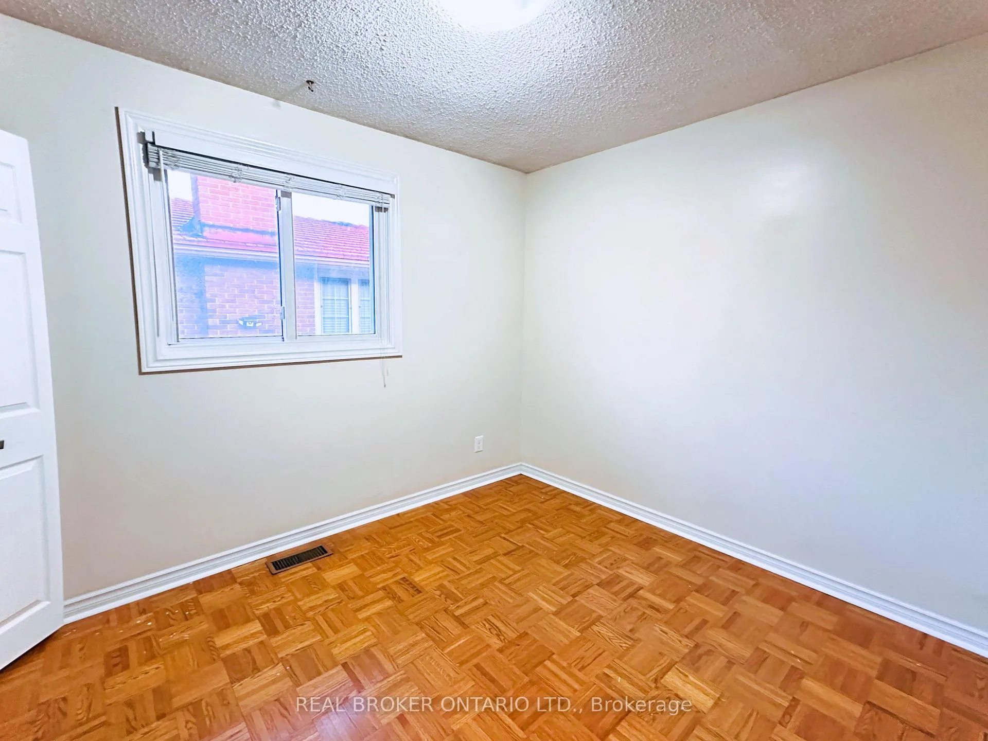 Photo 12 of Unit UPPER, 60 Sandsprings Crescent, Kitchener — HOMEH