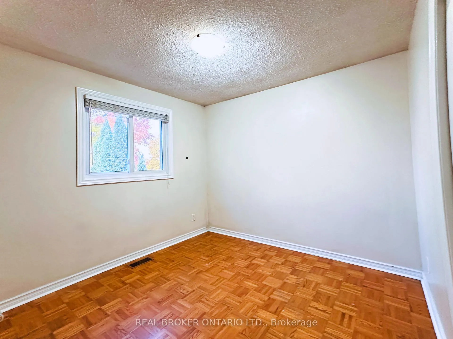 Photo 13 of Unit UPPER, 60 Sandsprings Crescent, Kitchener — HOMEH