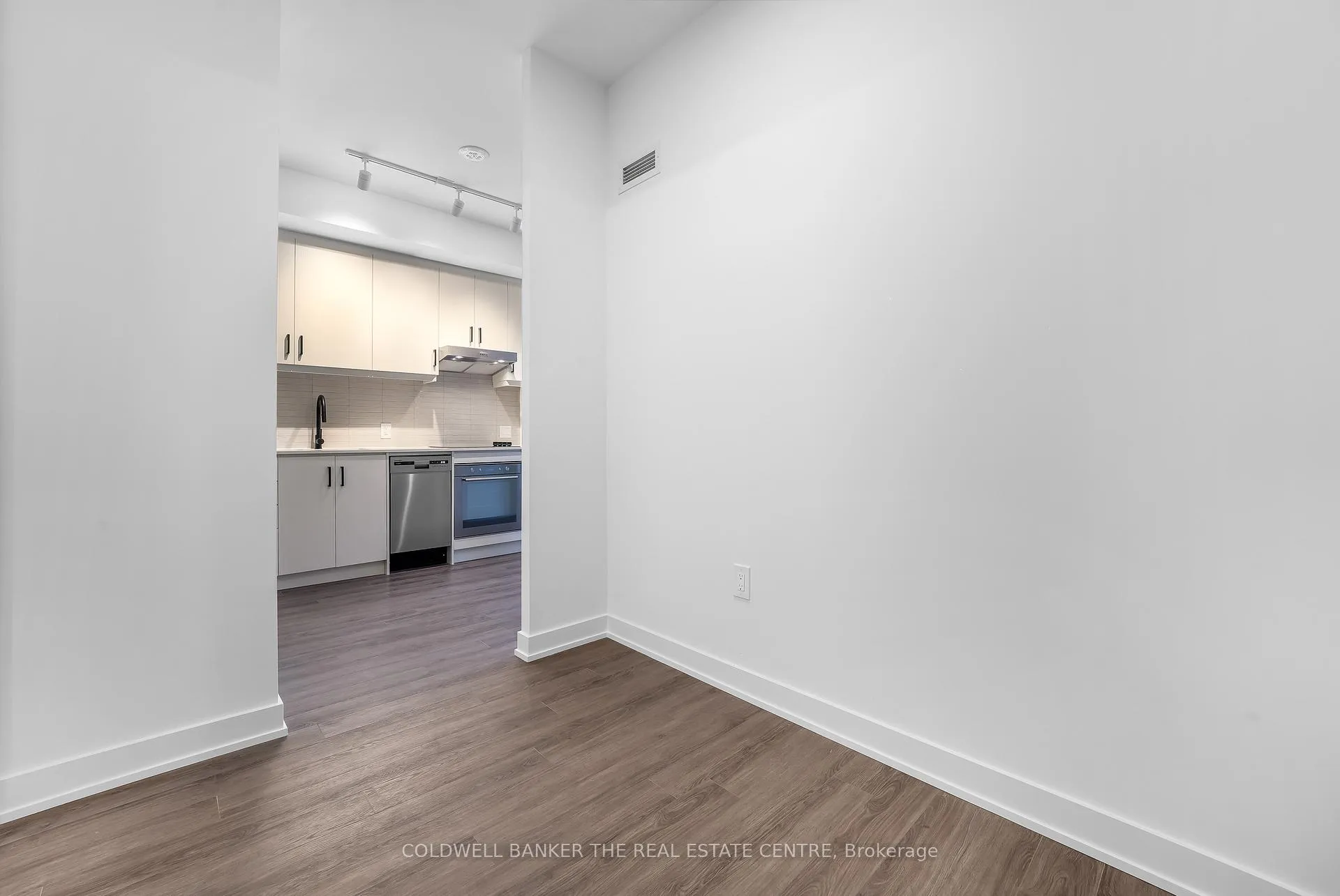 Photo 8 of Unit 717, 9 Tecumseth St. Street, Toronto, Niagara — HOMEH