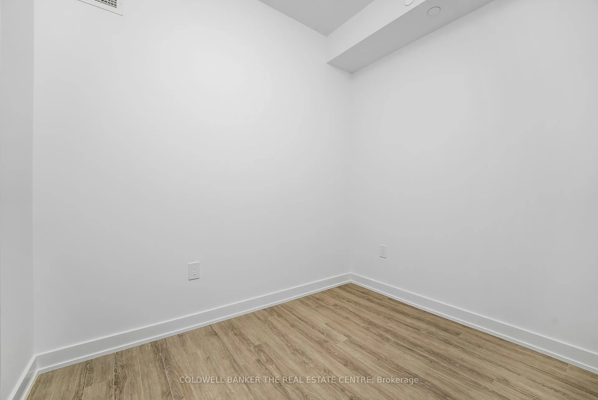 Photo 9 of Unit 717, 9 Tecumseth St. Street, Toronto, Niagara — HOMEH
