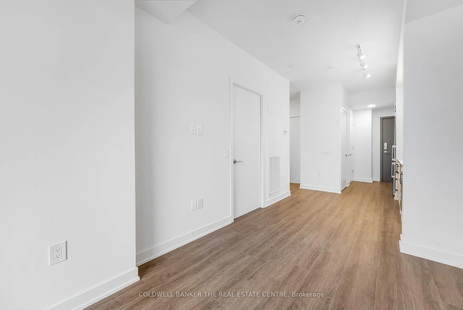 Photo 12 of Unit 717, 9 Tecumseth St. Street, Toronto, Niagara — HOMEH
