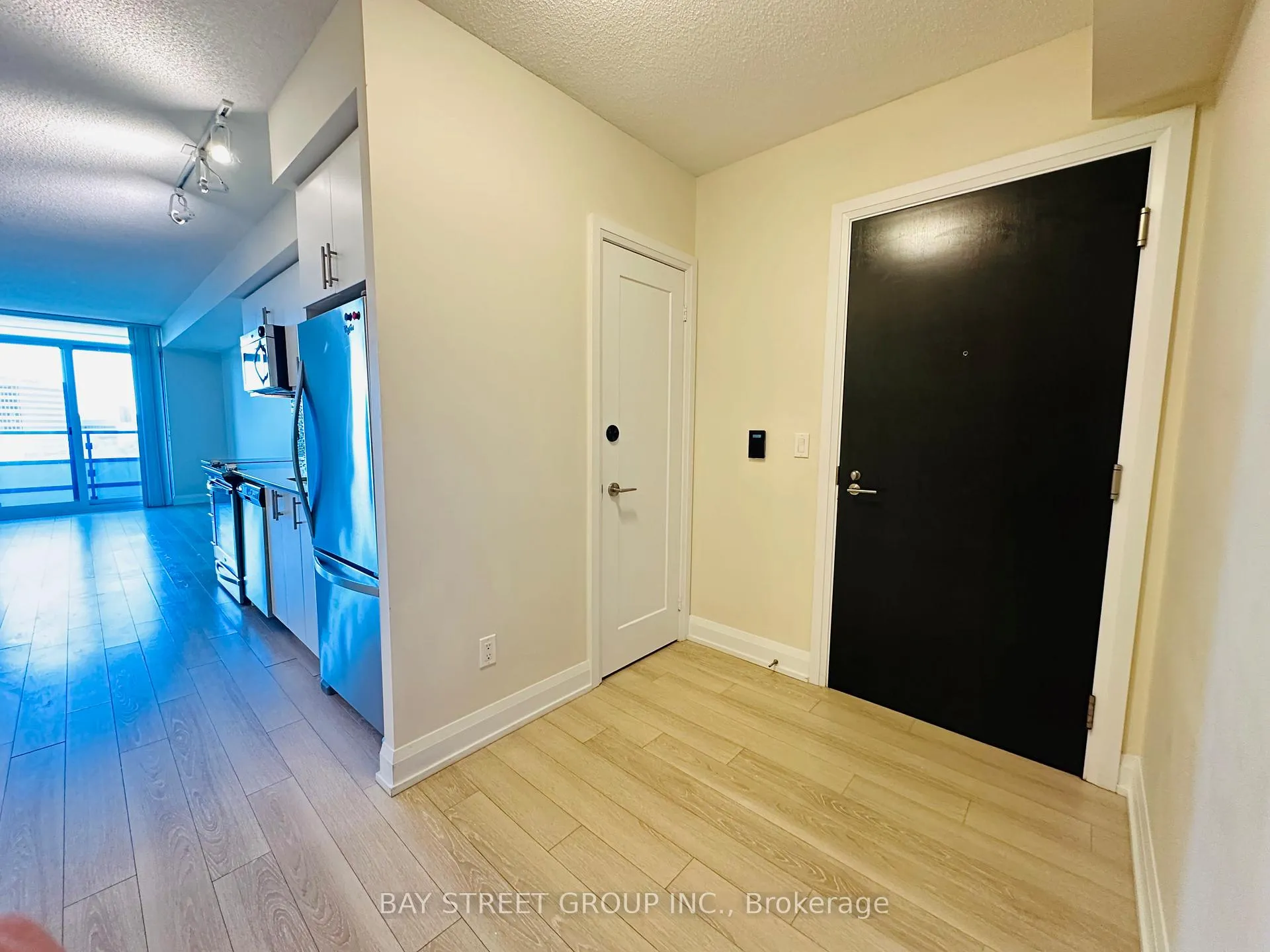 Photo 4 of Unit 501, 18 Graydon Hall Drive, North York, Parkwoods-Donalda — HOMEH