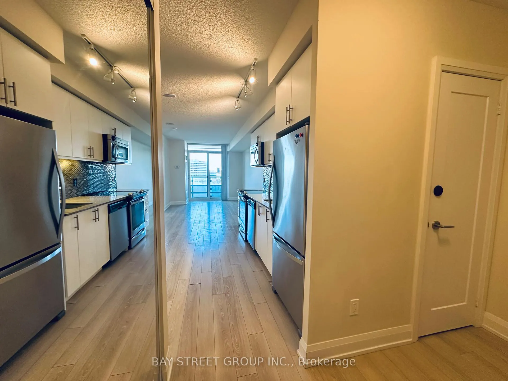 Photo 5 of Unit 501, 18 Graydon Hall Drive, North York, Parkwoods-Donalda — HOMEH