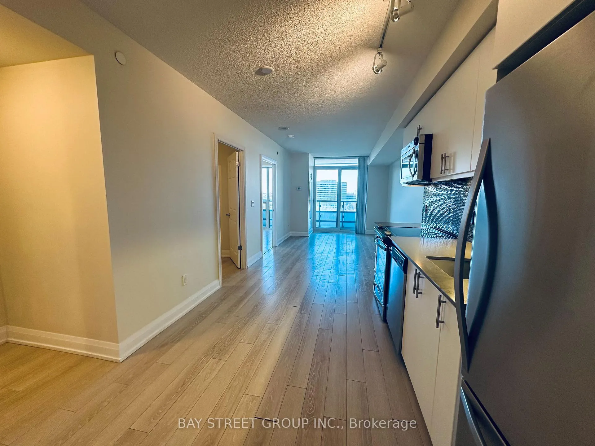 Photo 6 of Unit 501, 18 Graydon Hall Drive, North York, Parkwoods-Donalda — HOMEH