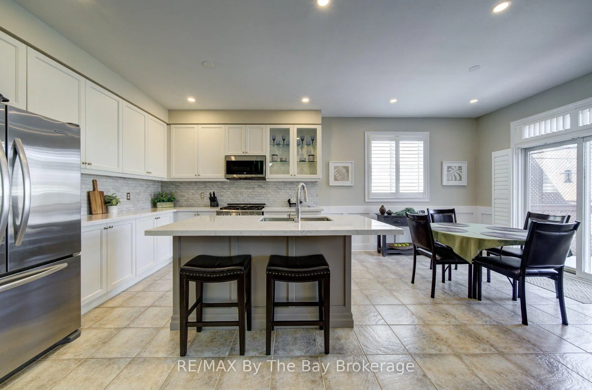 Photo 2 of 69 White Sands Way, Wasaga Beach — HOMEH